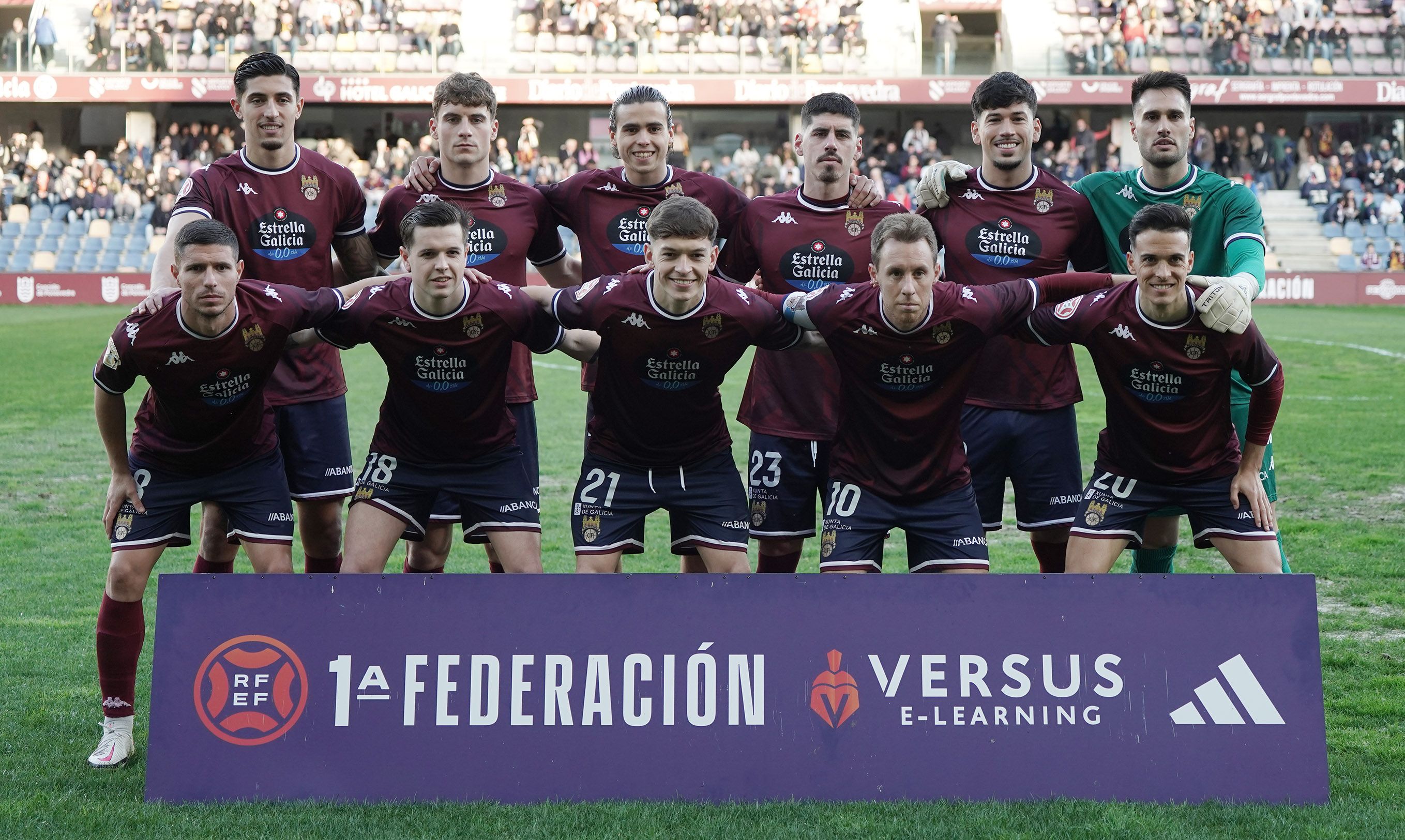 Partido entre Pontevedra CF y Club Deportivo Lugo en Pasarón