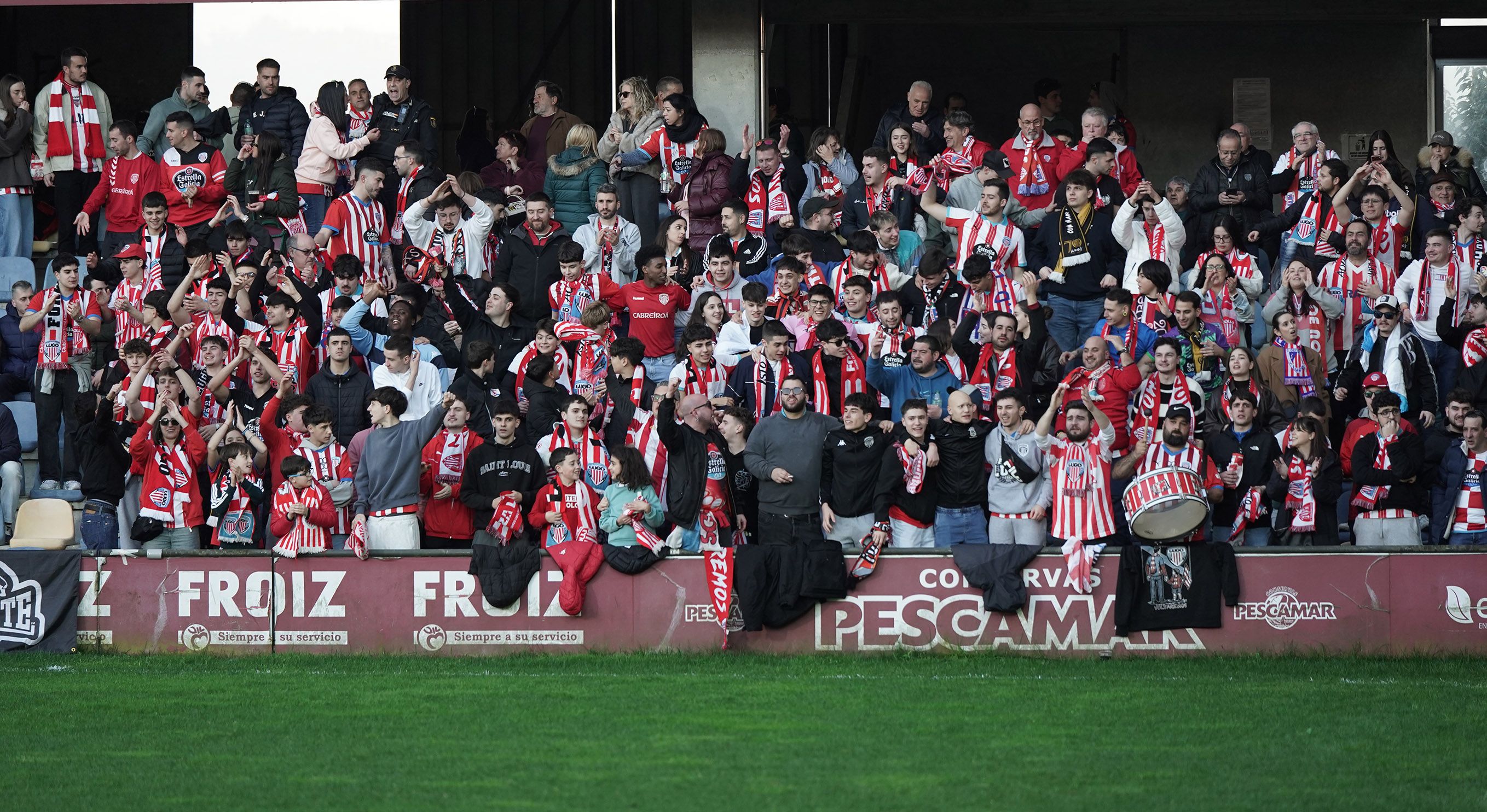 Partido entre Pontevedra CF y Club Deportivo Lugo en Pasarón
