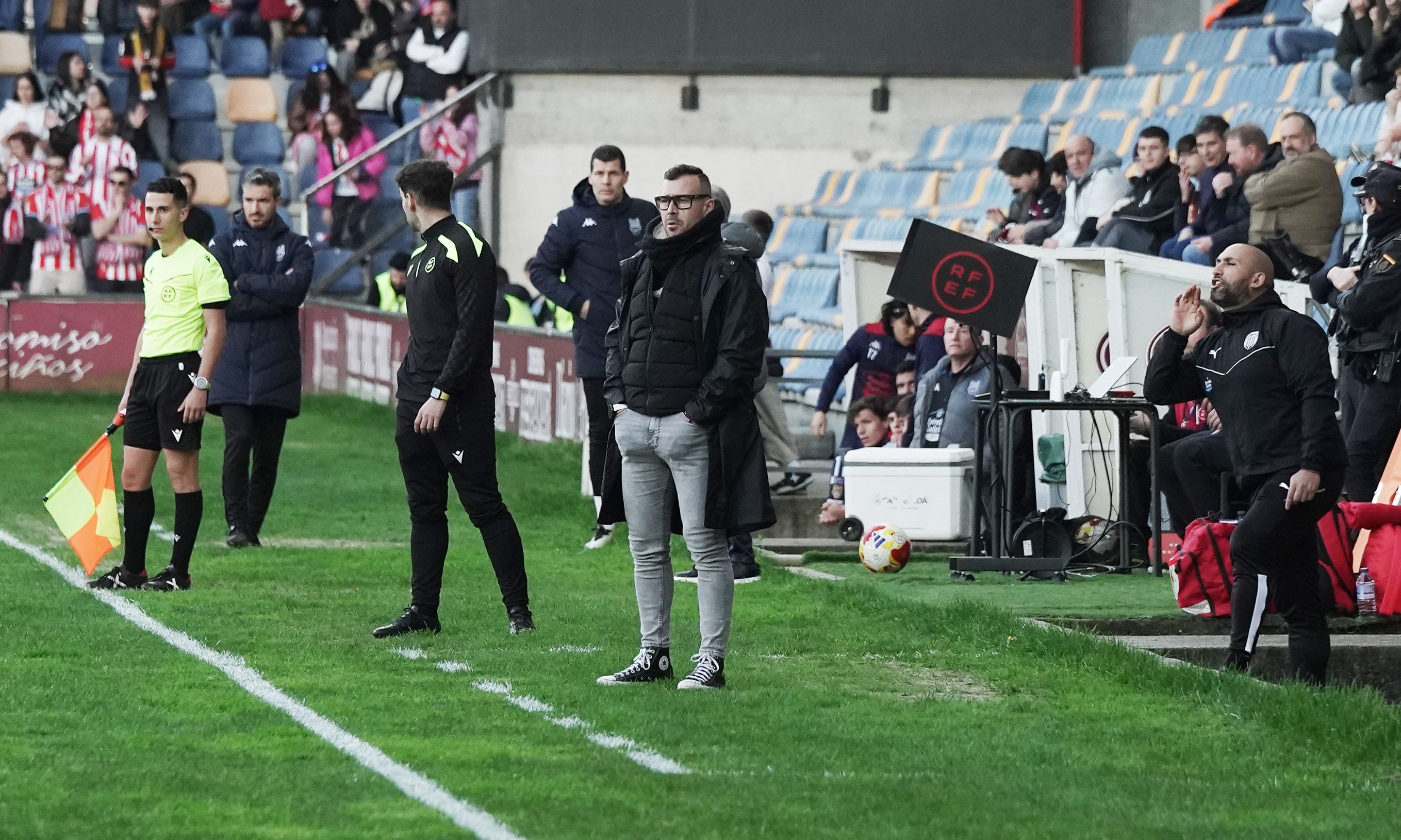 Partido entre Pontevedra CF y Club Deportivo Lugo en Pasarón