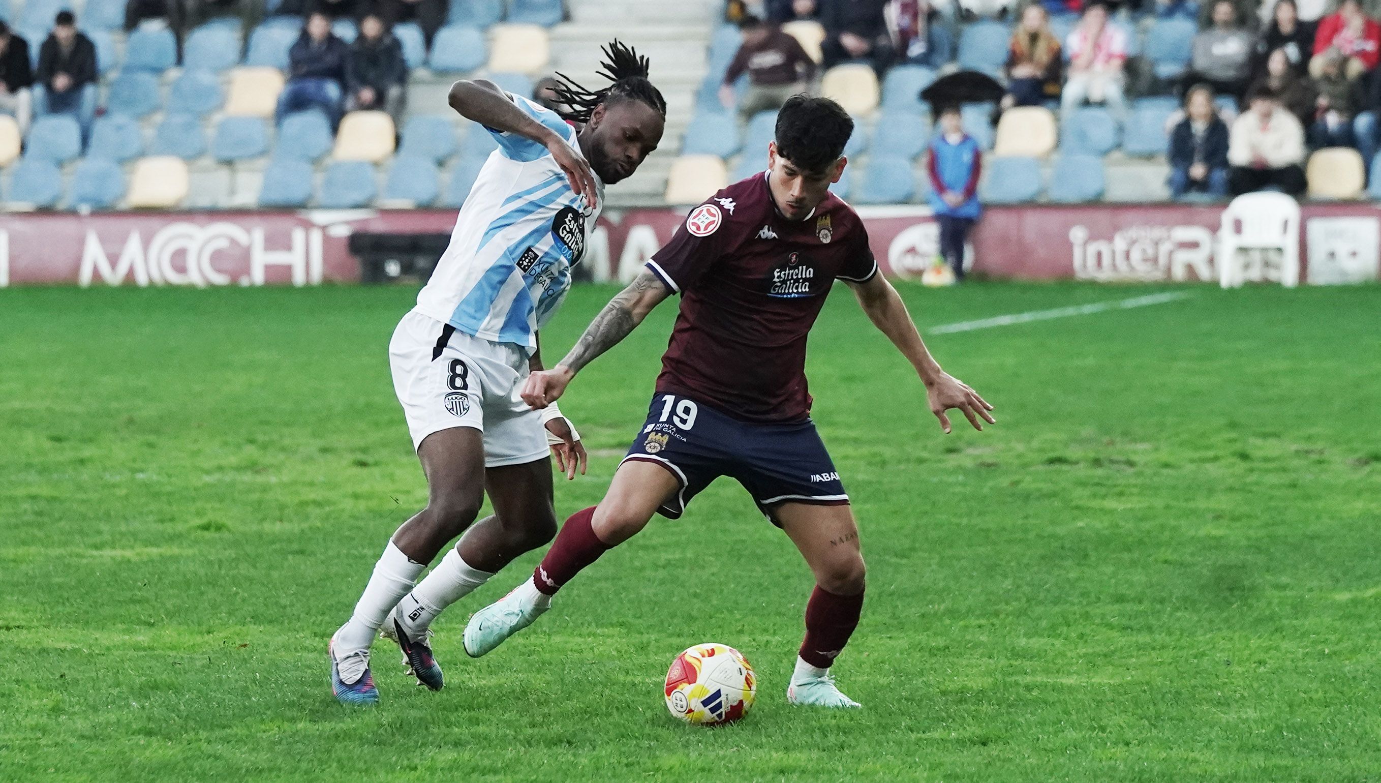 Partido entre Pontevedra CF y Club Deportivo Lugo en Pasarón