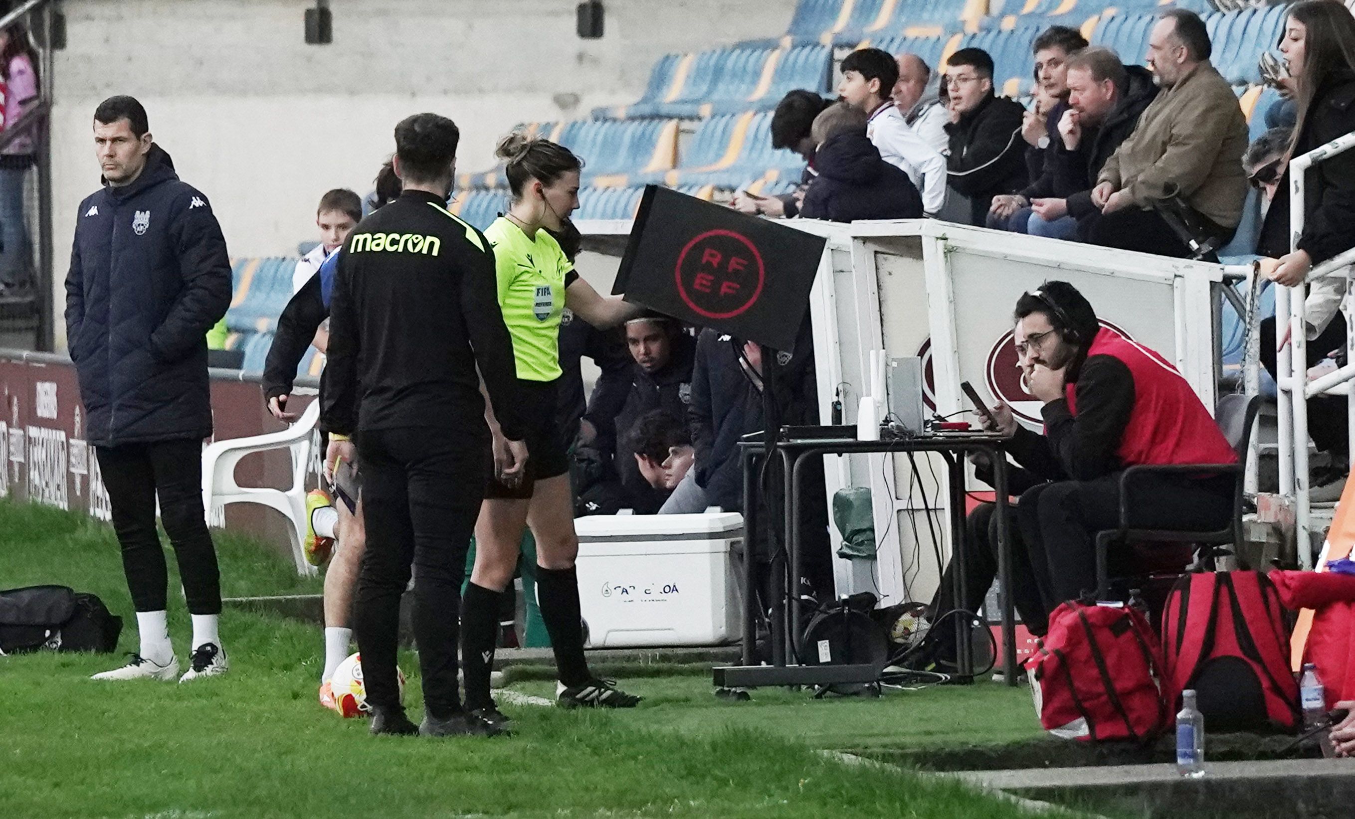 Partido entre Pontevedra CF y Club Deportivo Lugo en Pasarón