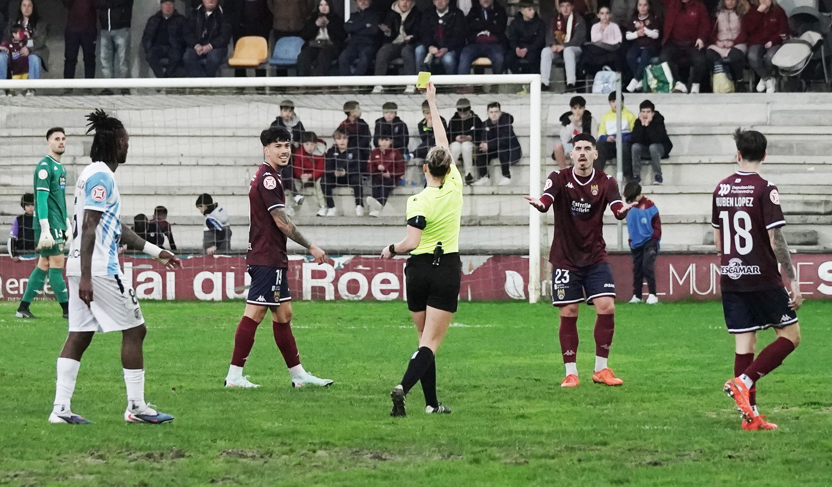 Partido entre Pontevedra CF y Club Deportivo Lugo en Pasarón