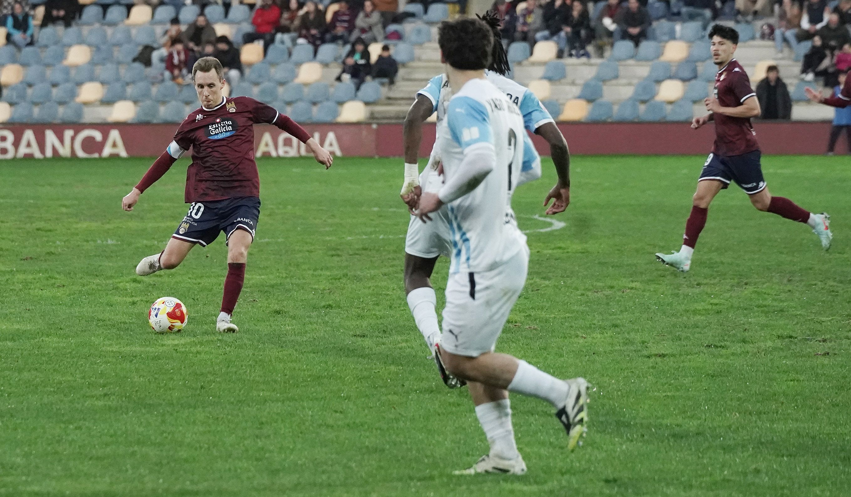 Partido entre Pontevedra CF y Club Deportivo Lugo en Pasarón