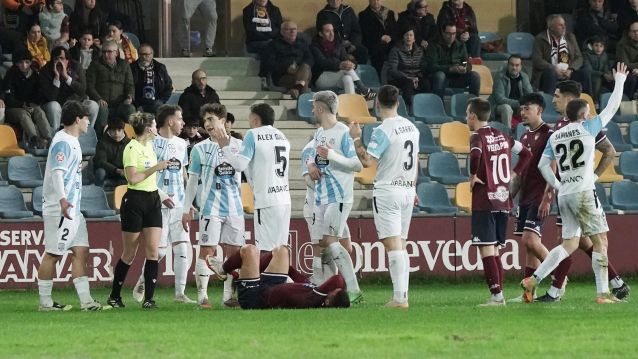Partido entre Pontevedra CF y Club Deportivo Lugo en Pasarón