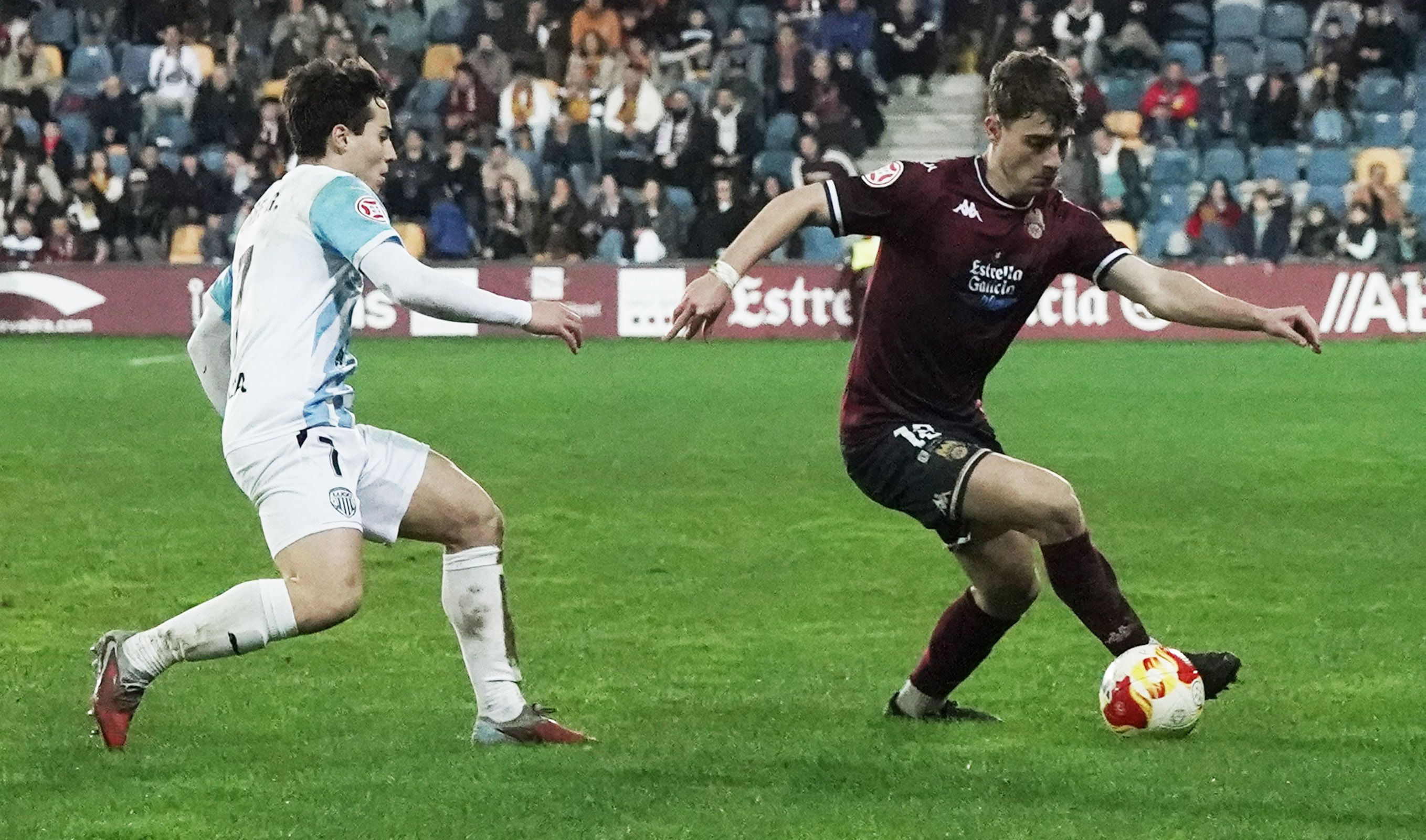 Partido entre Pontevedra CF y Club Deportivo Lugo en Pasarón