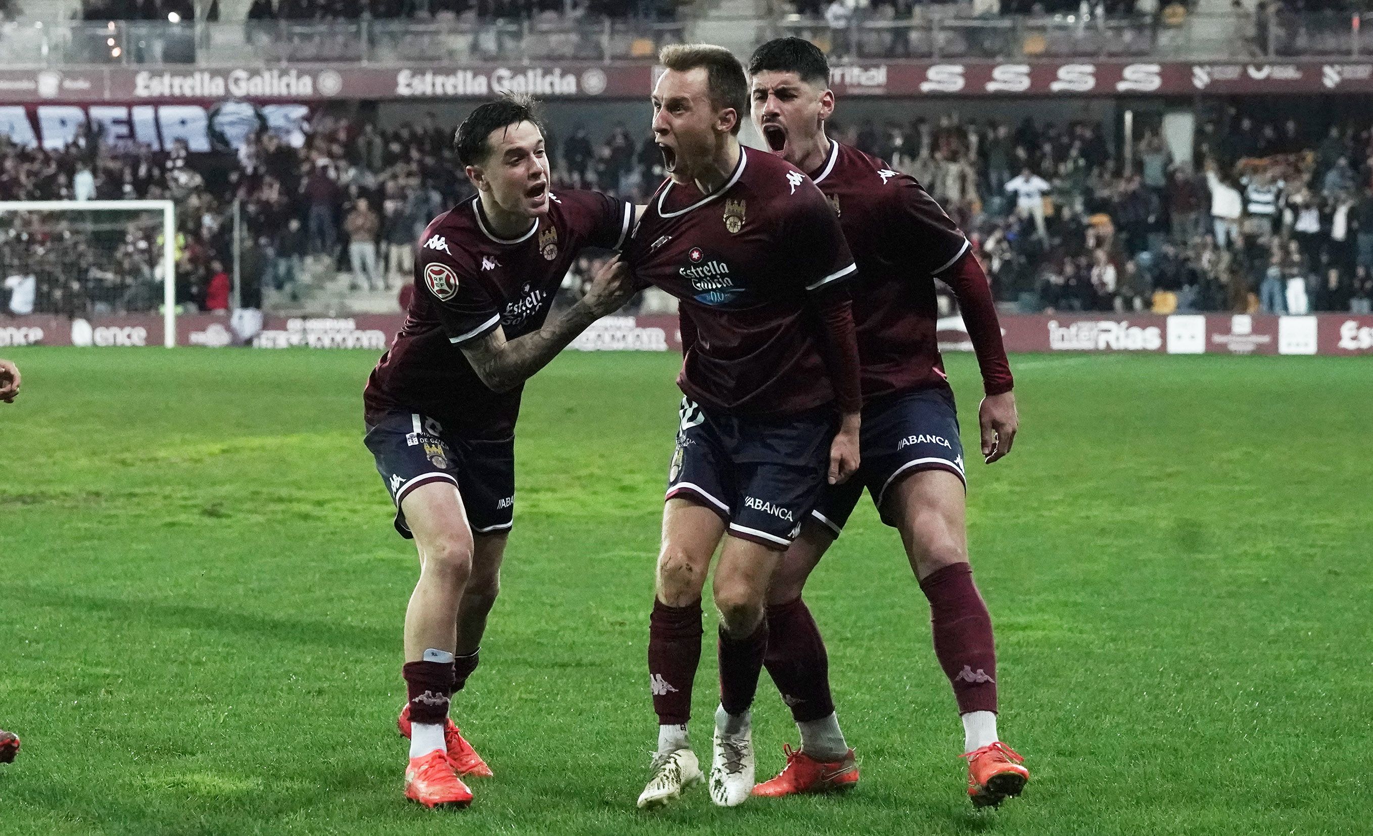 Yelko Pino, en el partido entre Pontevedra CF y Club Deportivo Lugo en Pasarón