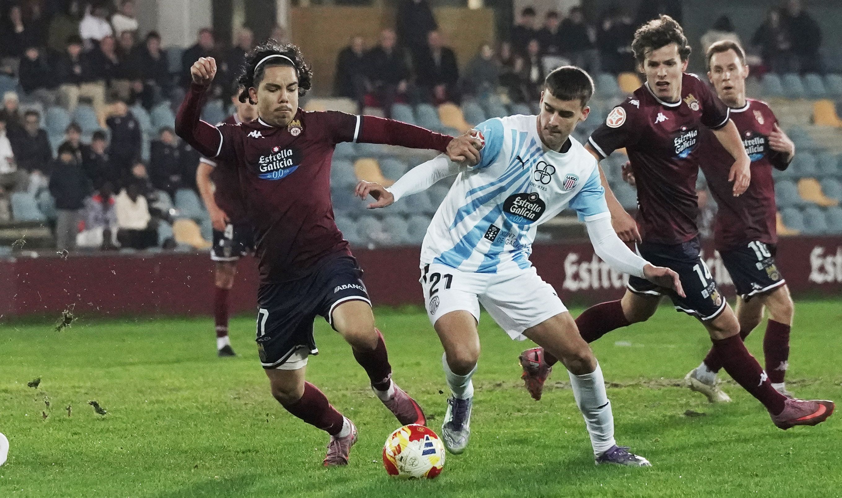 Partido entre Pontevedra CF y Club Deportivo Lugo en Pasarón