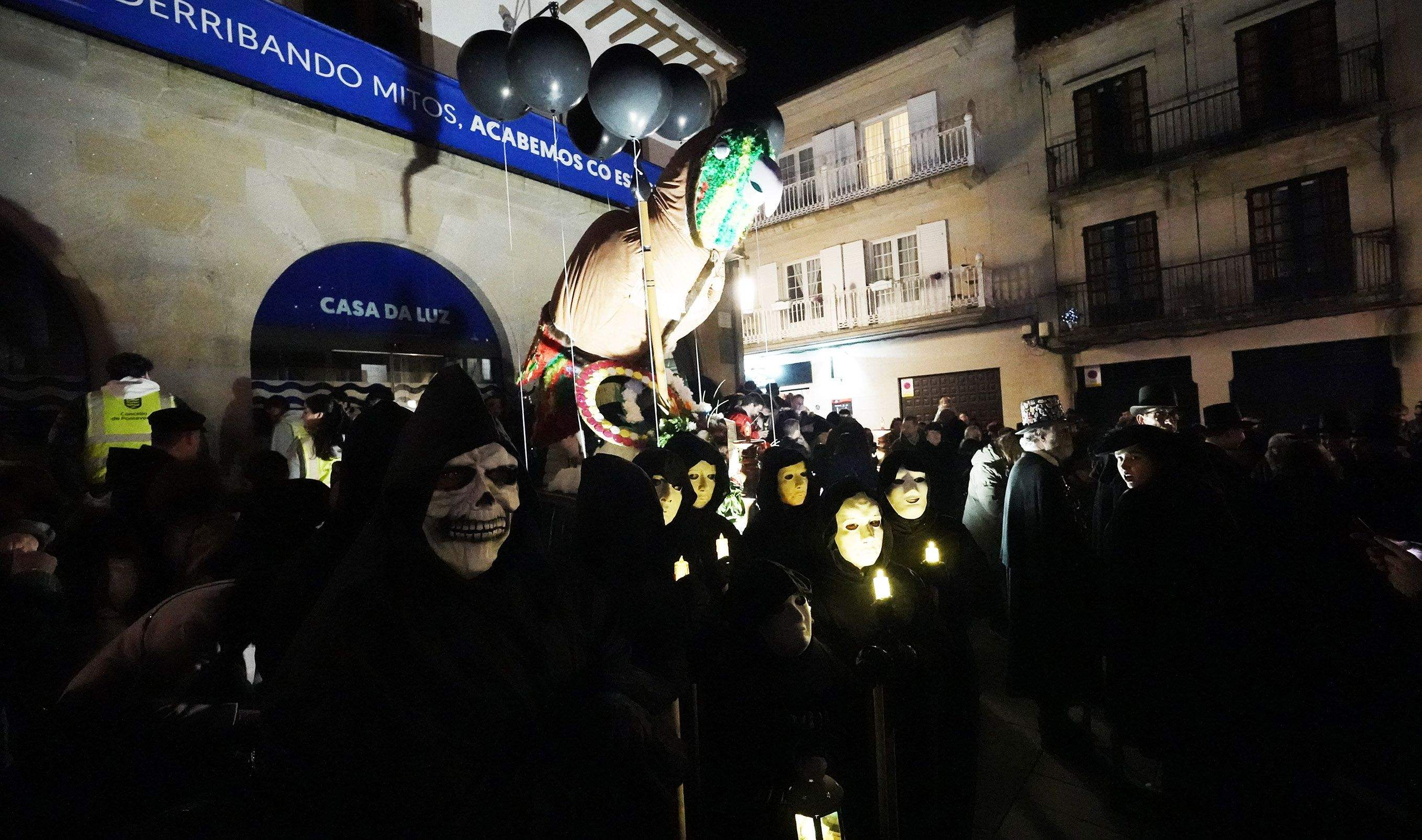 Entierro del Loro Ravachol en el Entroido de Pontevedra Entierro del Loro Ravachol en el Entroido de Pontevedra