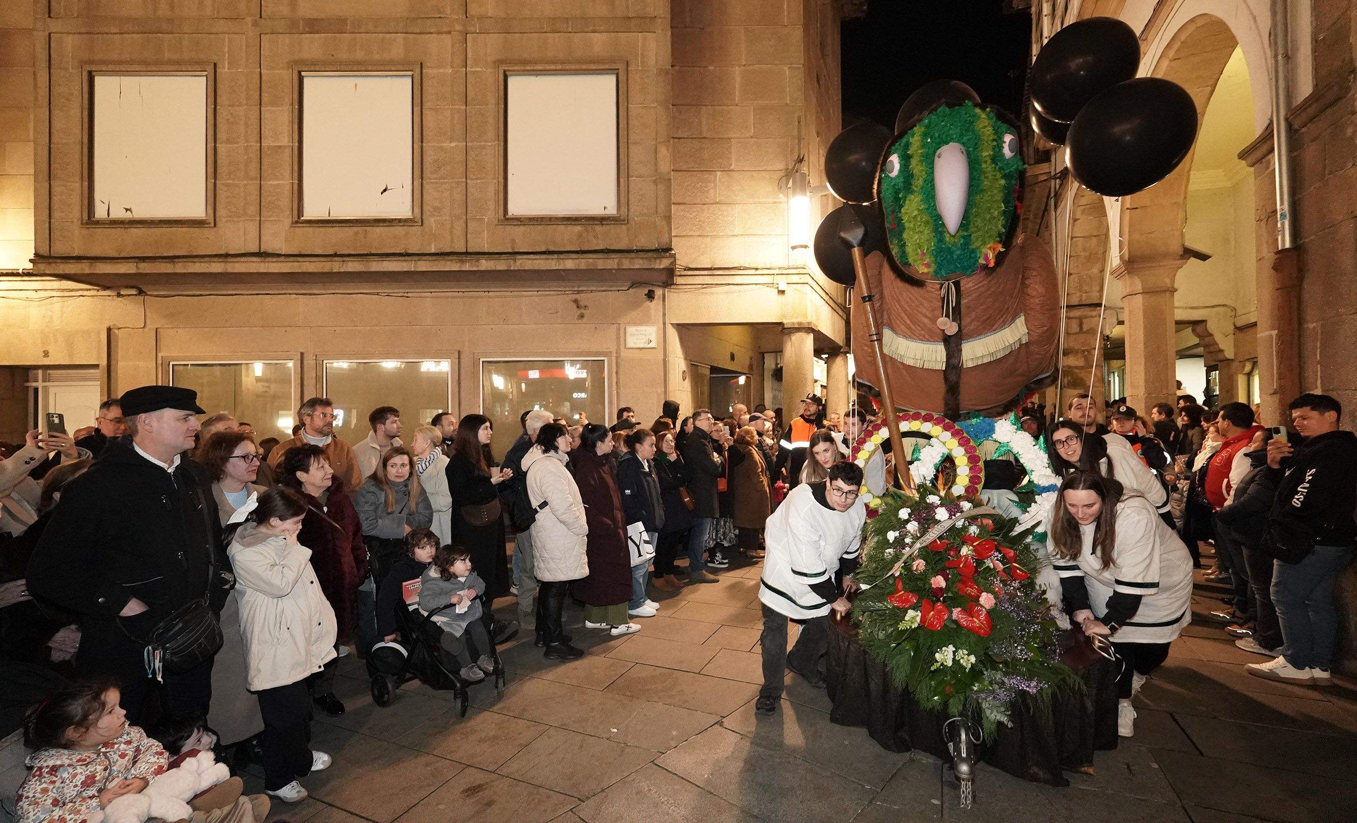 Entierro del Loro Ravachol en el Entroido de Pontevedra Entierro del Loro Ravachol en el Entroido de Pontevedra