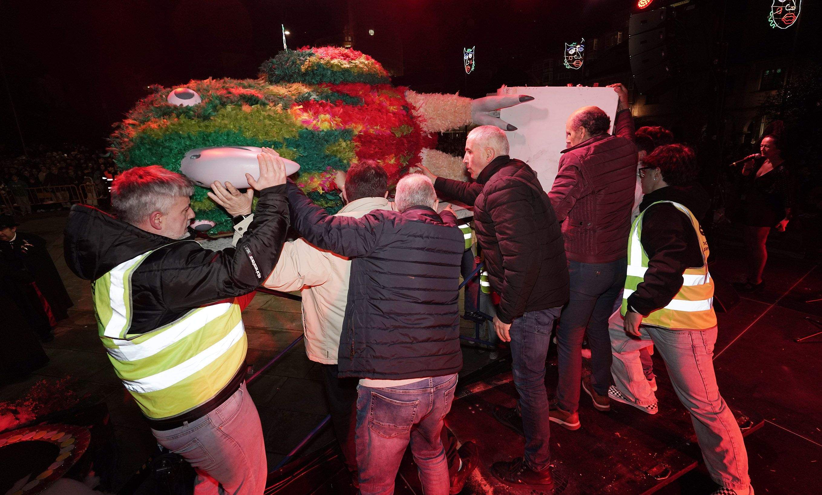 Entierro del Loro Ravachol en el Entroido de Pontevedra Entierro del Loro Ravachol en el Entroido de Pontevedra
