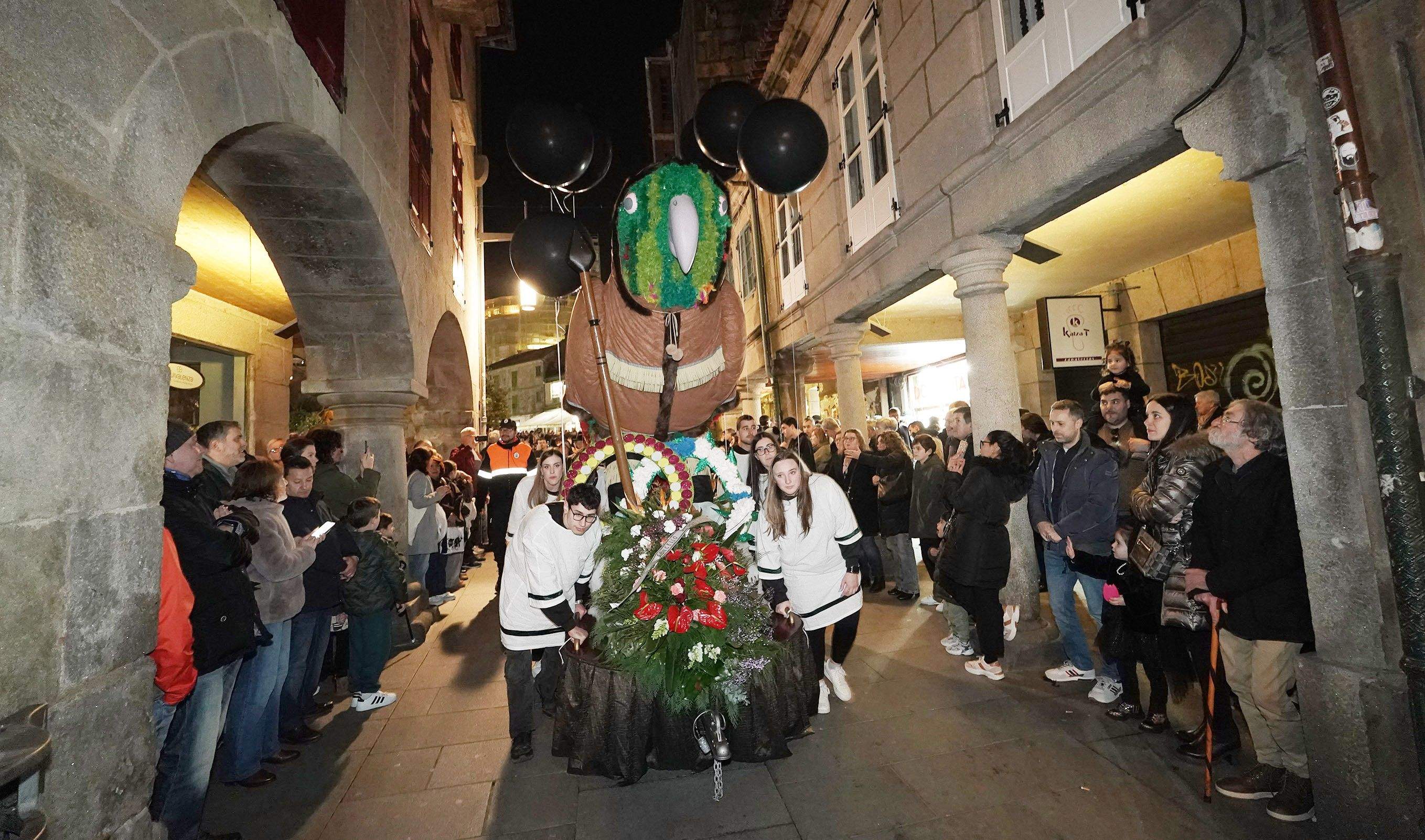 Entierro del Loro Ravachol en el Entroido de Pontevedra Entierro del Loro Ravachol en el Entroido de Pontevedra