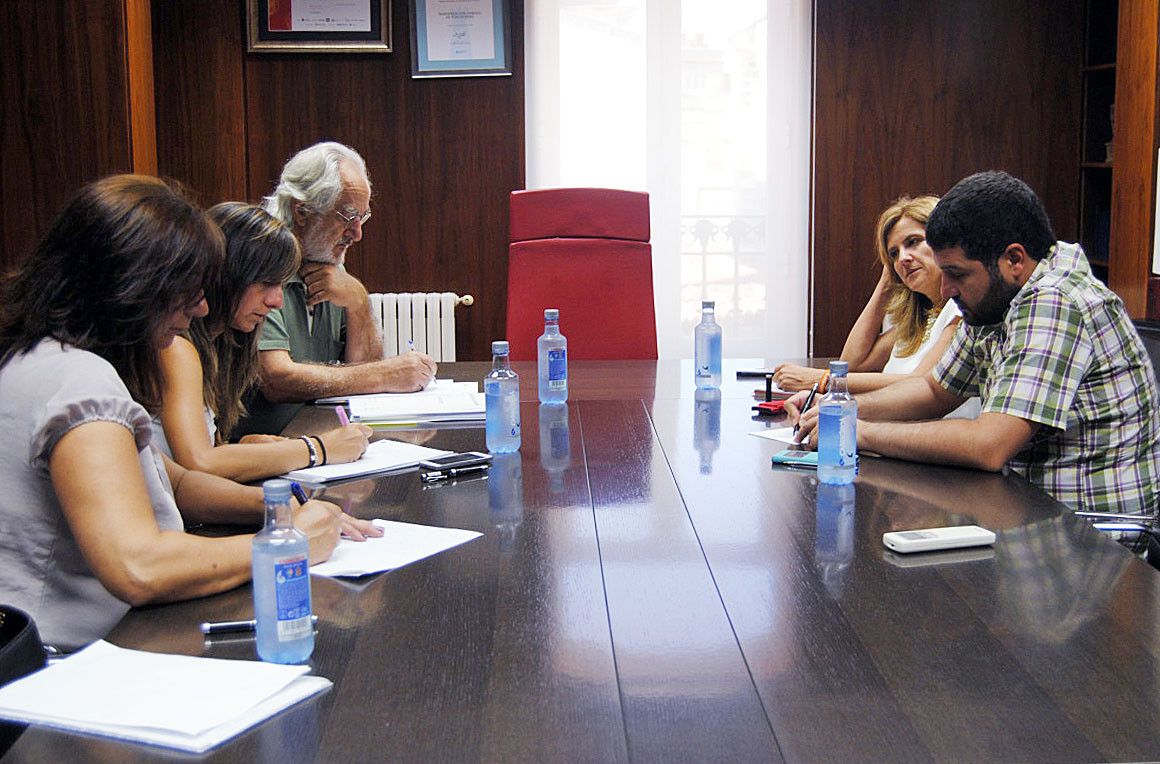 Reunión de los portavoces de los grupos municipales con Vicente García Legísima