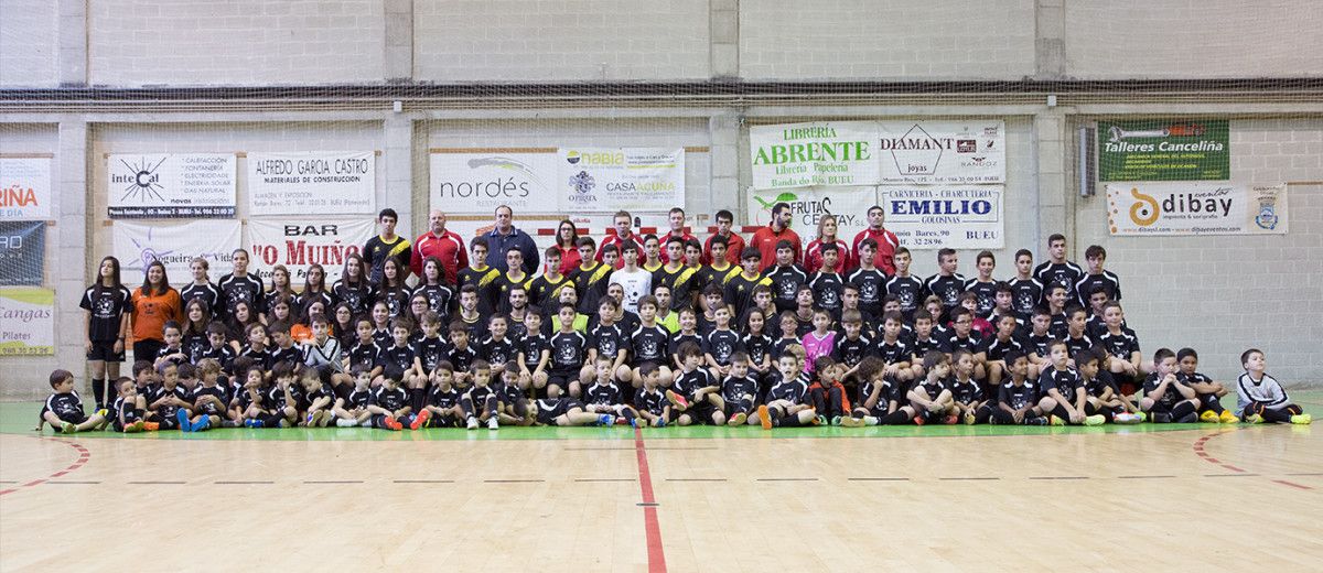 Foto de familia de los equipos del ADFS Bueu