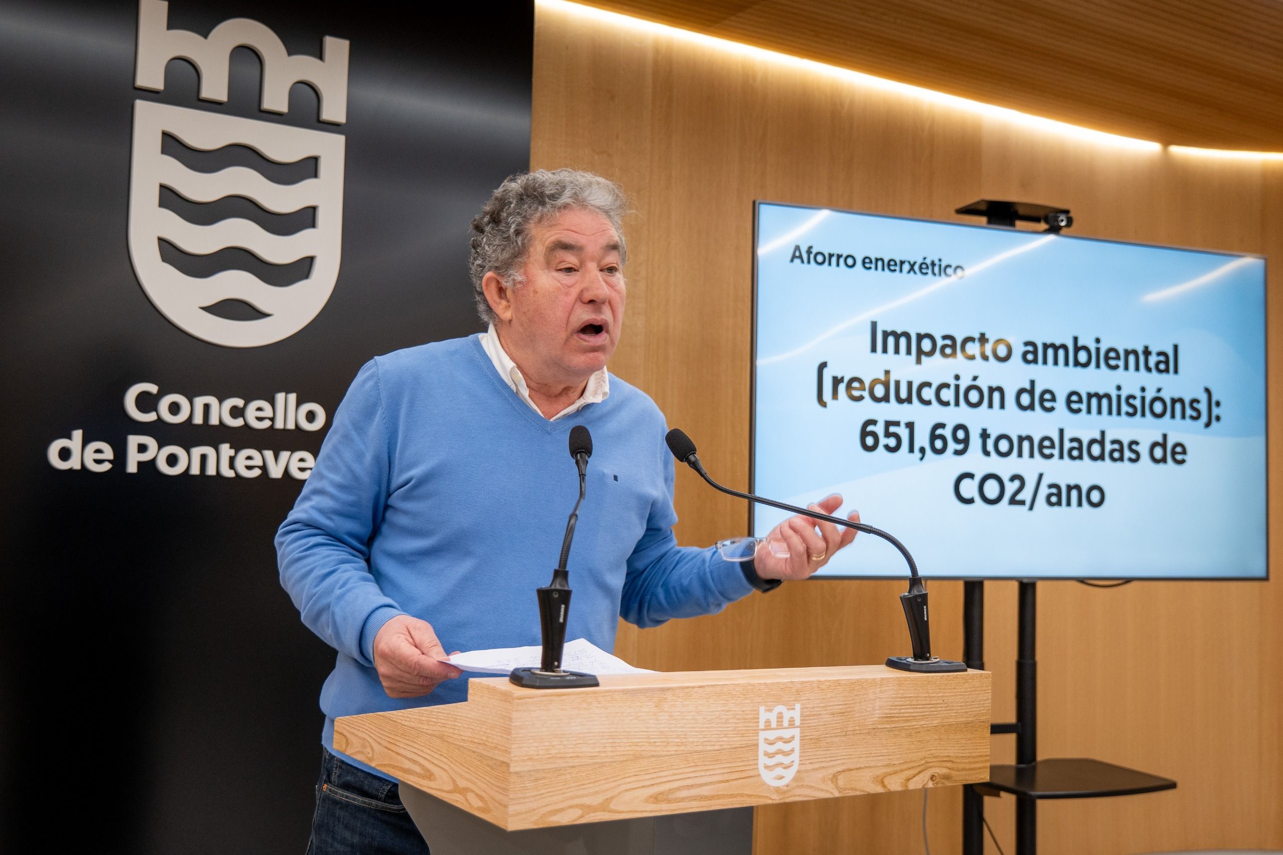 Miguel Anxo Fernández Lores, alcalde de Pontevedra, explica el cambio de farolas