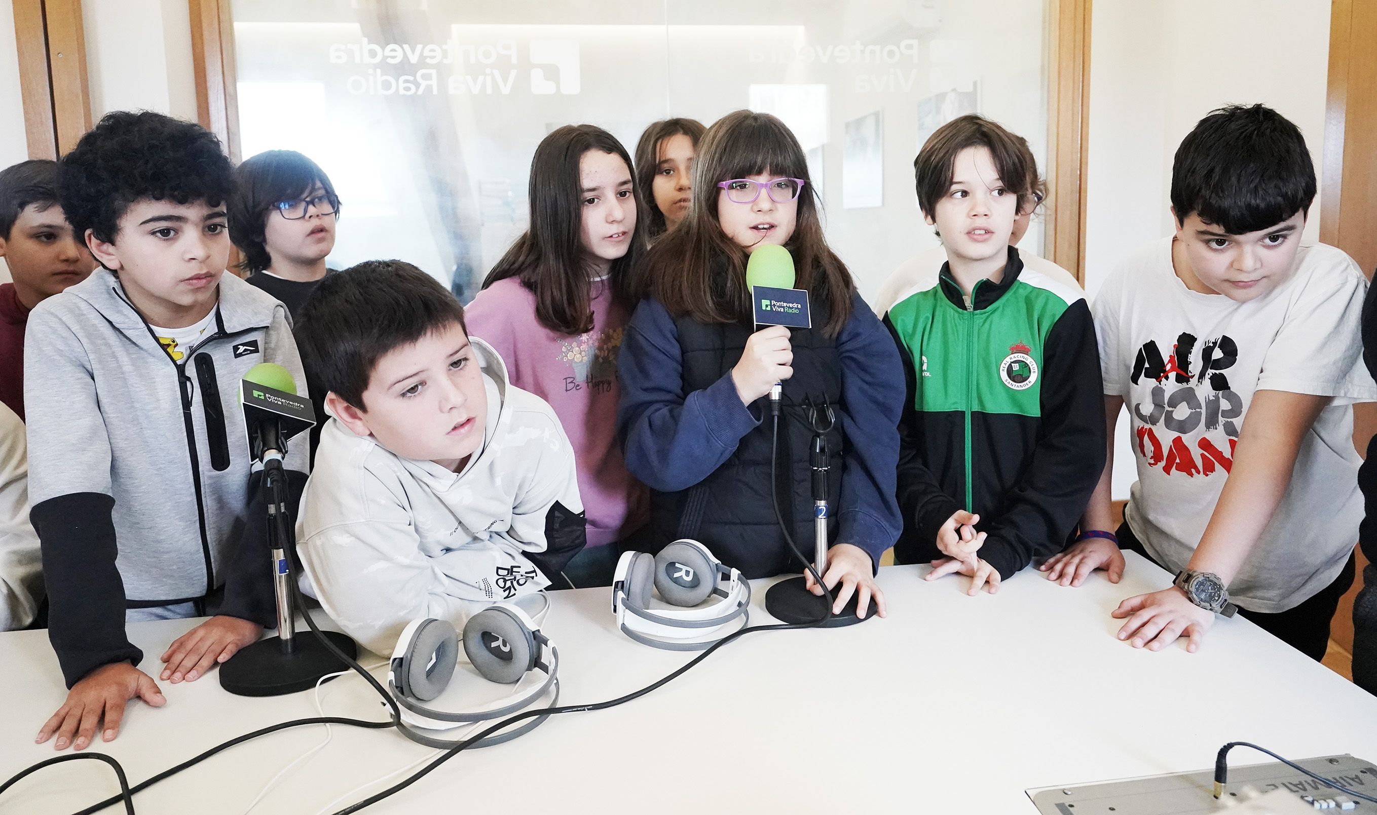 Escolares de quinto curso del CEIP Cabanas de Pontevedra Escolares de quinto curso del CEIP Cabanas de Pontevedra