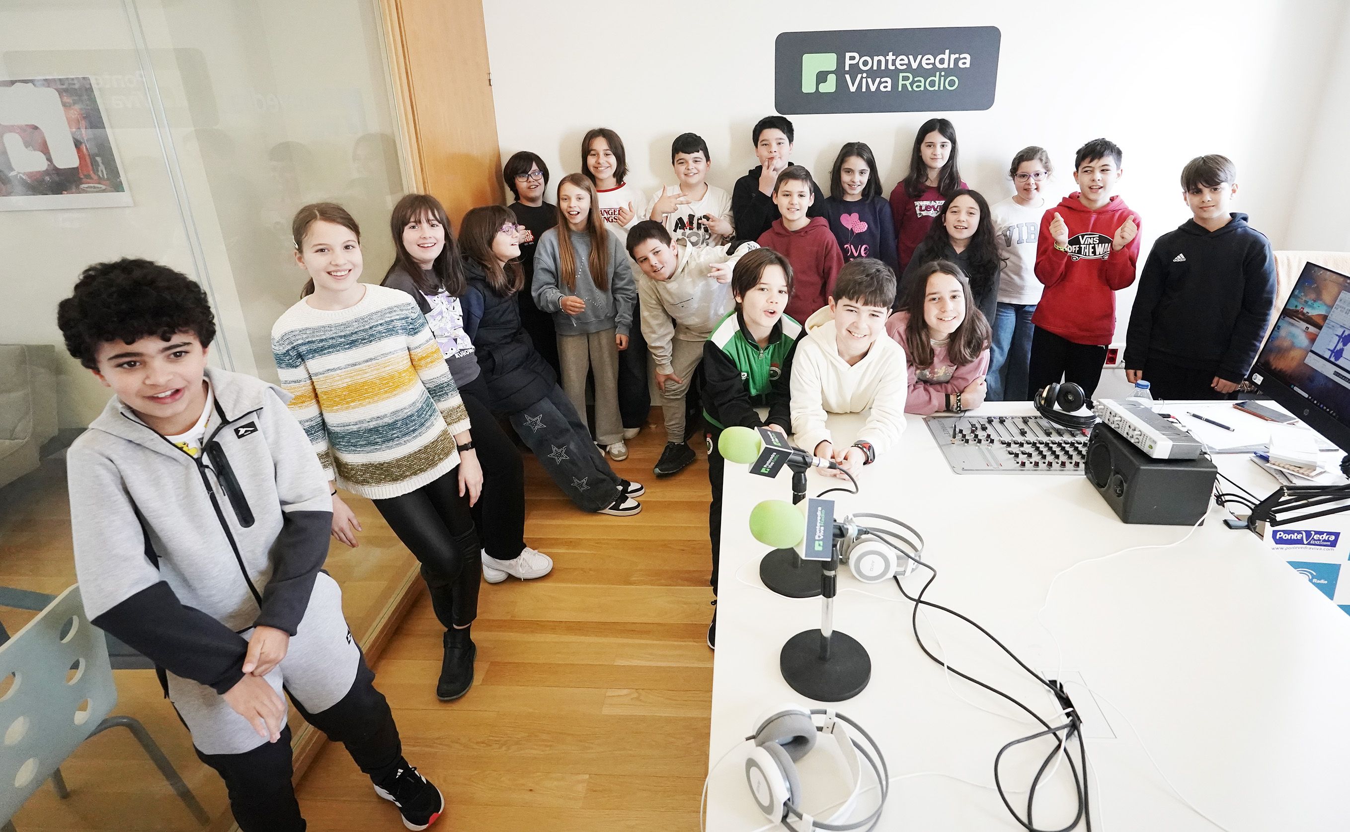 Escolares de quinto curso del CEIP Cabanas de Pontevedra Escolares de quinto curso del CEIP Cabanas de Pontevedra