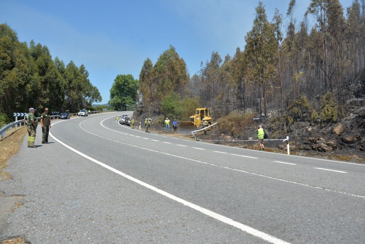 Incendio forestal en San Xurxo de Sacos