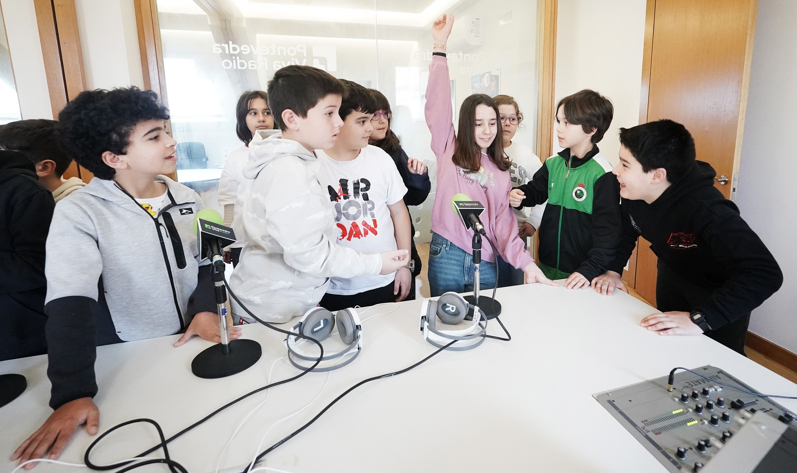 Escolares de quinto curso del CEIP Cabanas de Pontevedra Escolares de quinto curso del CEIP Cabanas de Pontevedra