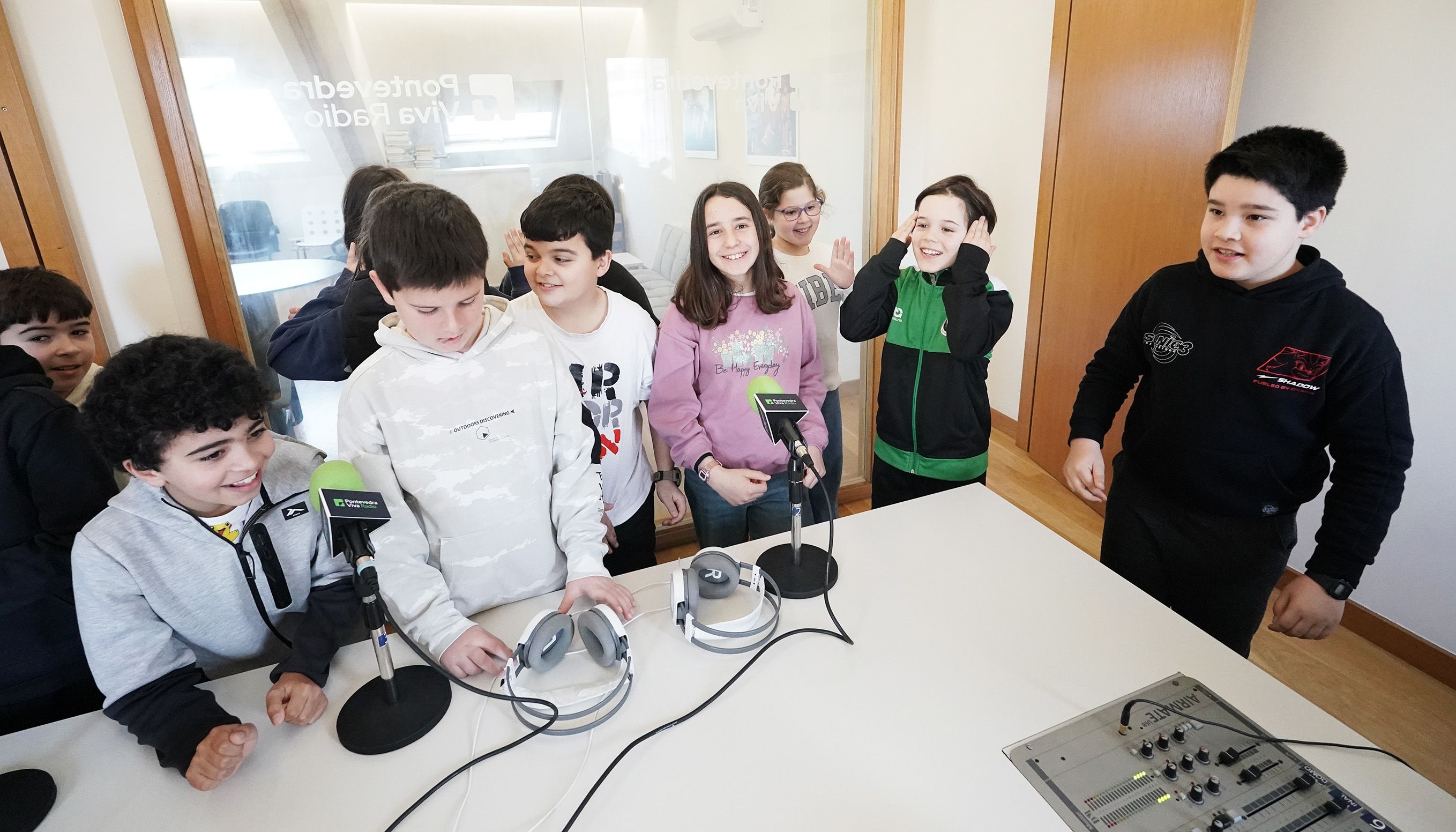 Escolares de quinto curso del CEIP Cabanas de Pontevedra Escolares de quinto curso del CEIP Cabanas de Pontevedra