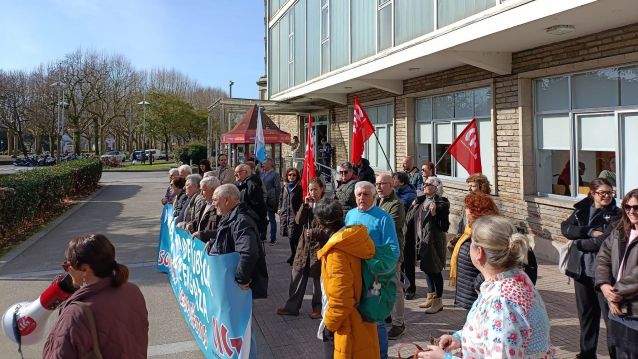 Protesta de pensionistas da CIG no centro de saúde Virxe Peregrina Protesta de pensionistas da CIG no centro de saúde Virxe Peregrina