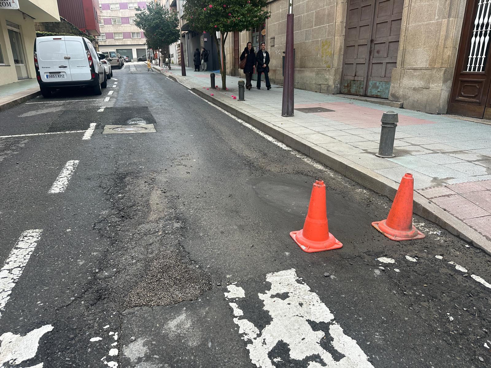 Una de las obras de reparación de baches en Marín