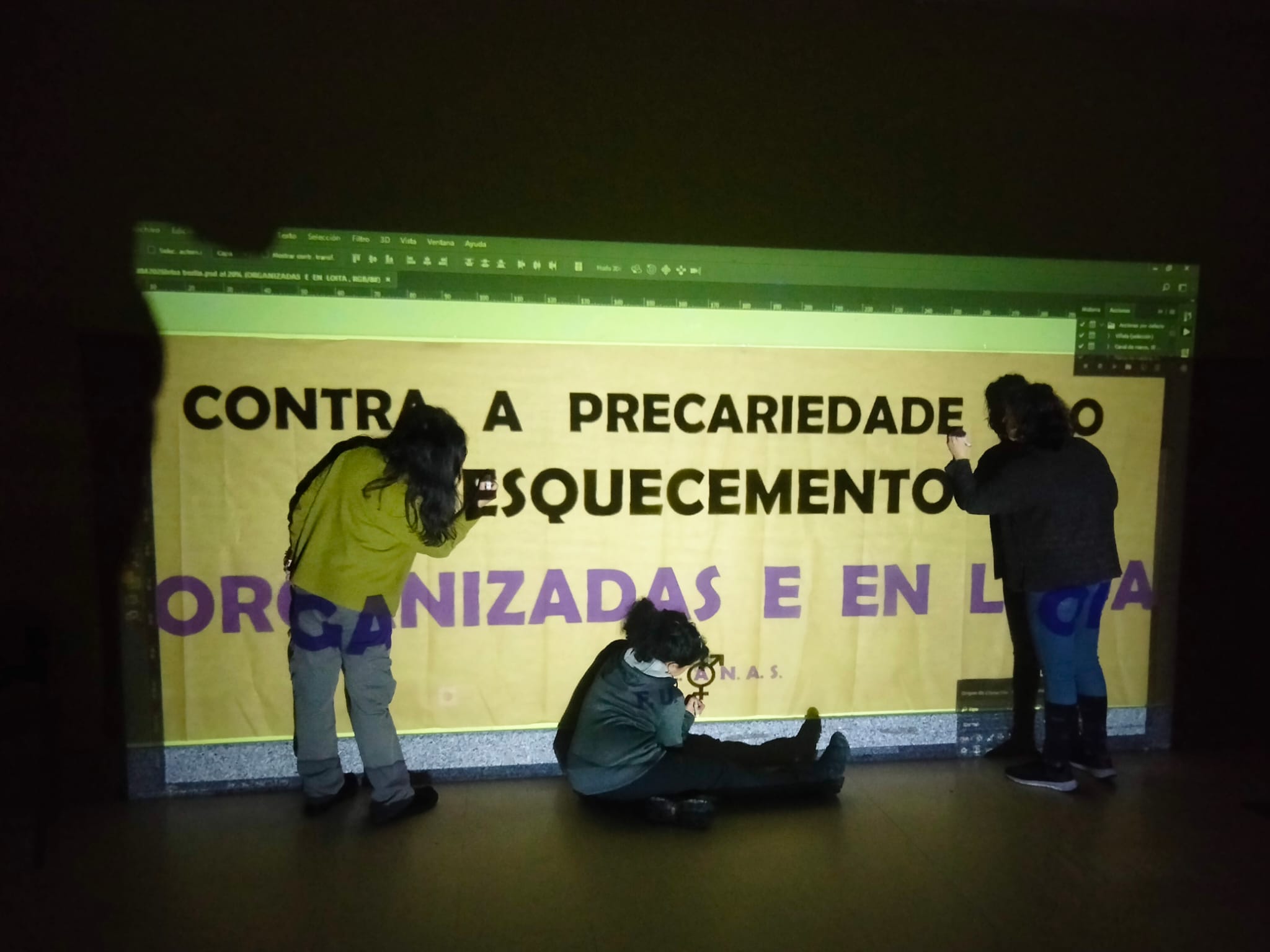 Integrantes da Asemblea de Mulleres 8M Pontevedra e o colectivo Fulanas