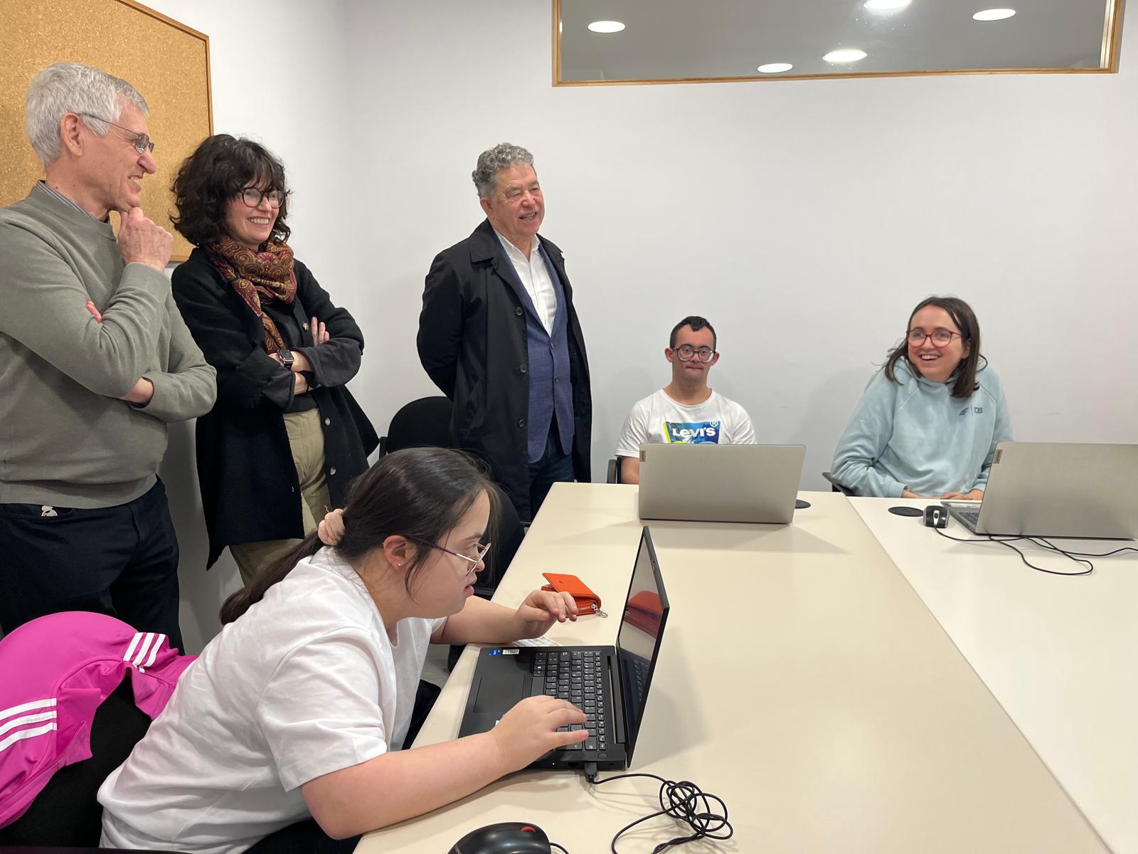 Visita a la sede de Down Pontevedra Xuntos en el Gorgullón