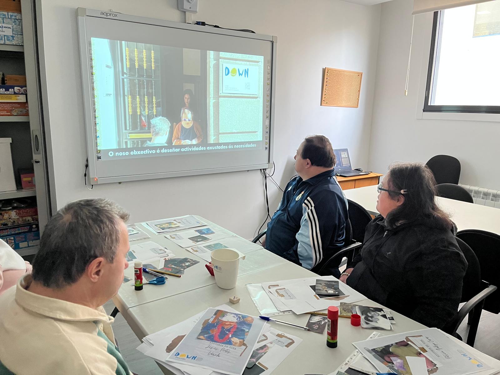 Visita a la sede de Down Pontevedra Xuntos en el Gorgullón