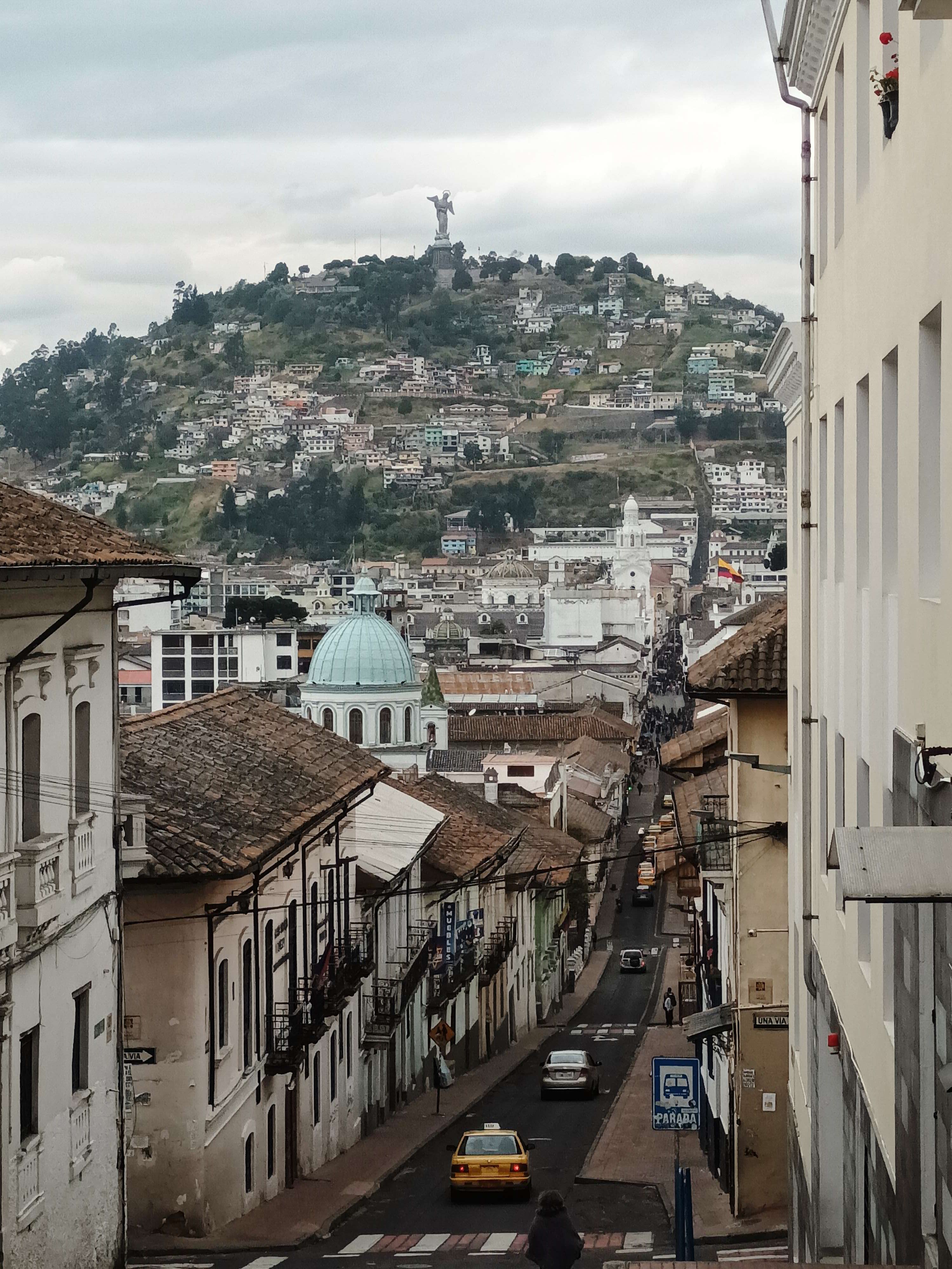 Centro histórico, vista dende a parte alta dunha rúa Centro histórico, vista dende a parte alta dunha rúa