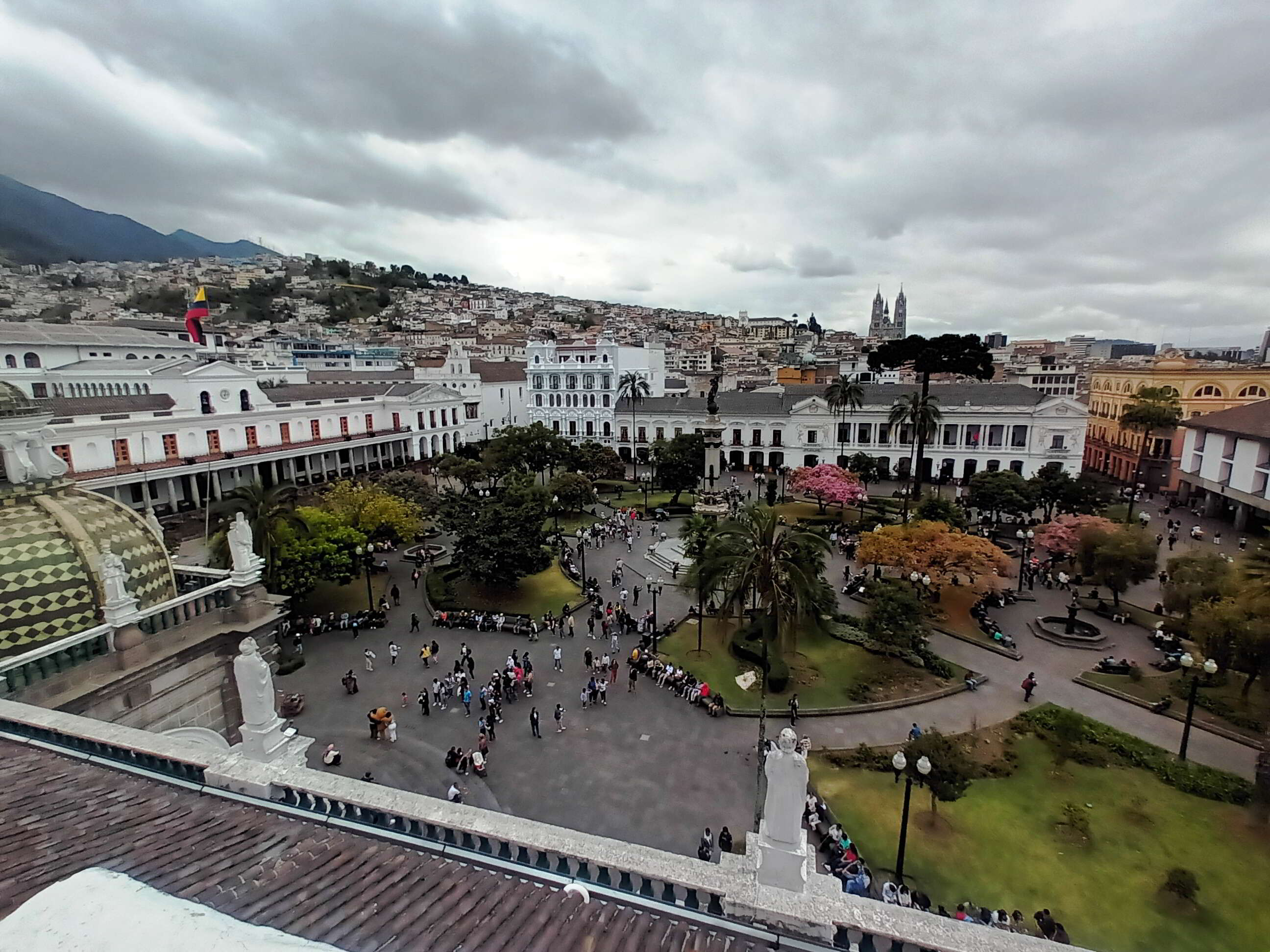 Plaza Grande dende os tellados da catedral