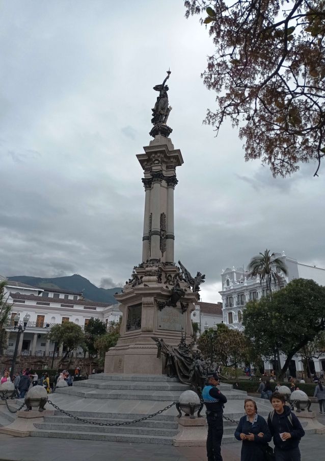 Plaza Grande, Monumento aos Heroes do 10 de agosto de 1809 Plaza Grande, Monumento aos Heroes do 10 de agosto de 1809