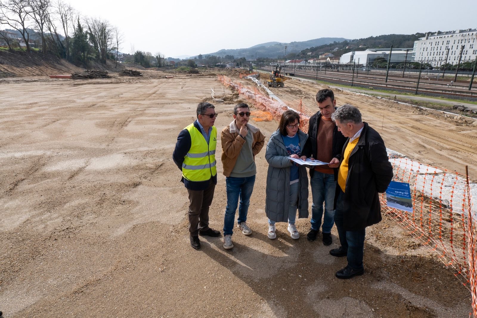 Visita del alcalde a las obras del parque de A Parda