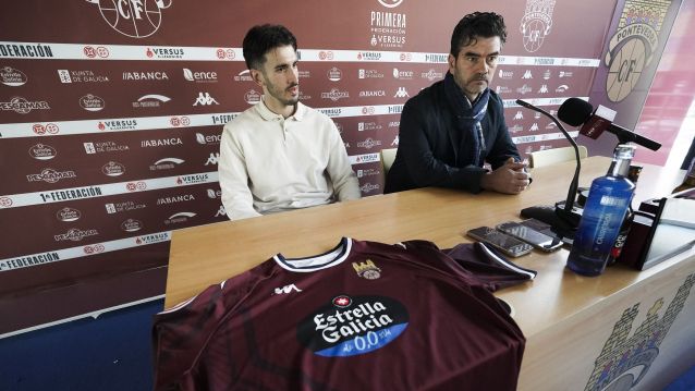 Presentación de Facu Ballardo como jugador del Pontevedra Presentación de Facu Ballardo como jugador del Pontevedra