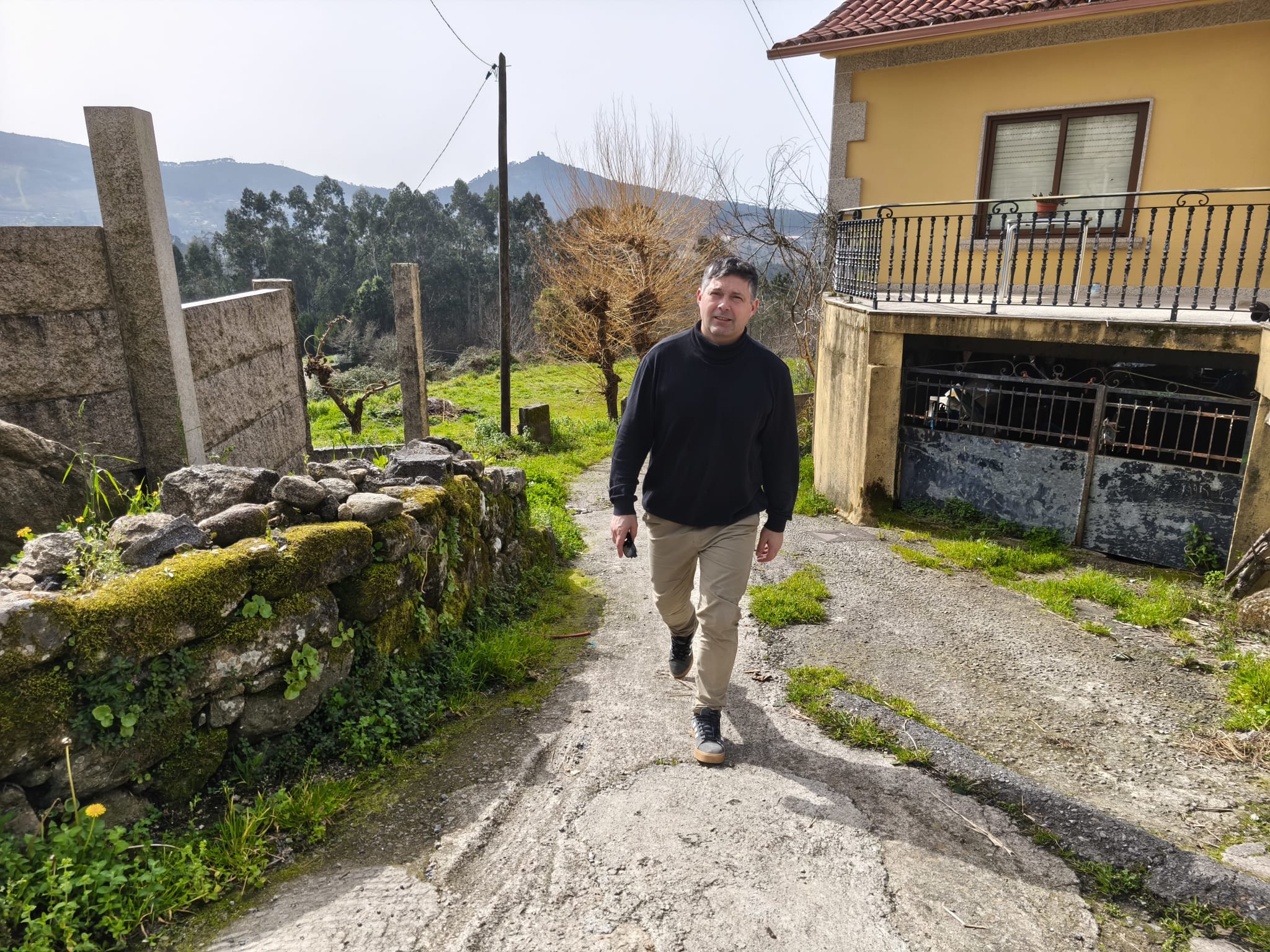 Manu Lourenzo visita el Camiño da Muradella