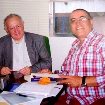 Xermán Torres con Xesús Alonso Montero nunha sesión de traballo en outono de 2024