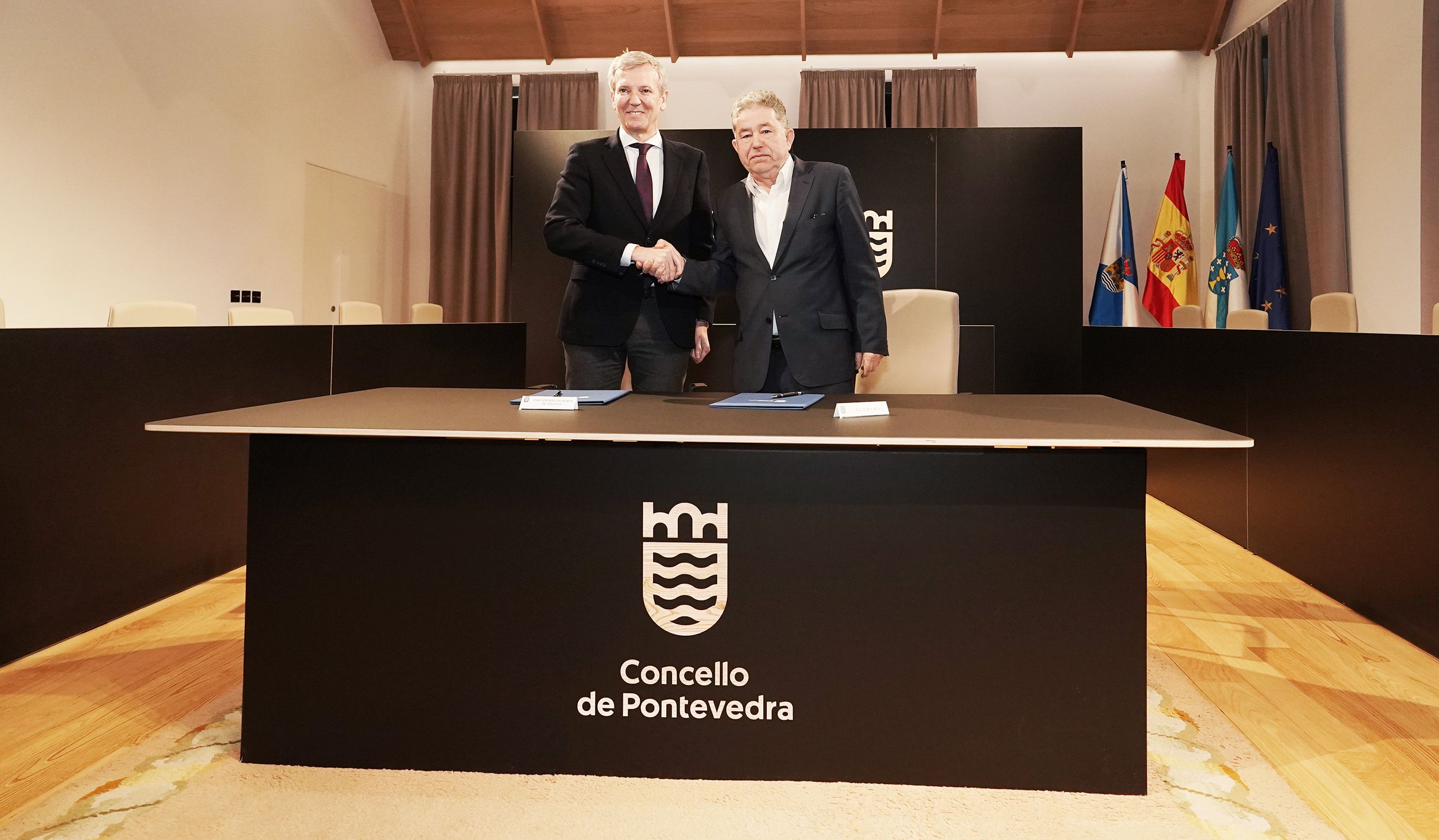 Miguel Anxo Fernández Lores y Alfonso Rueda, en la casa consistorial de Pontevedra Miguel Anxo Fernández Lores y Alfonso Rueda, en la casa consistorial de Pontevedra