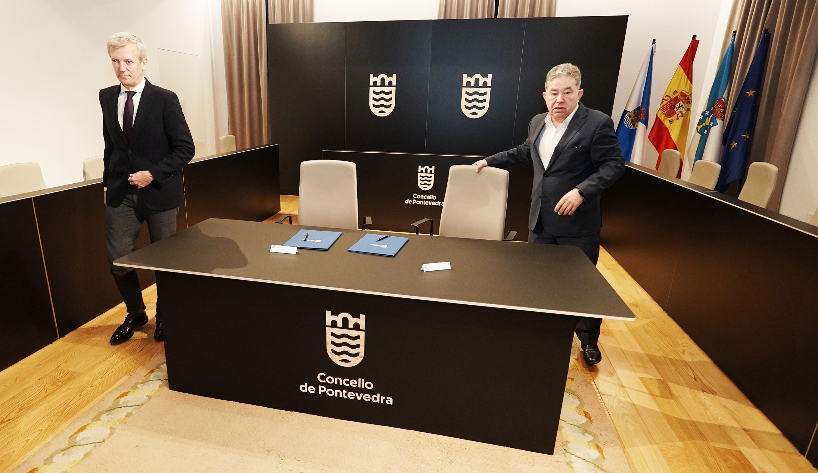 Miguel Anxo Fernández Lores y Alfonso Rueda, en la casa consistorial de Pontevedra Miguel Anxo Fernández Lores y Alfonso Rueda, en la casa consistorial de Pontevedra