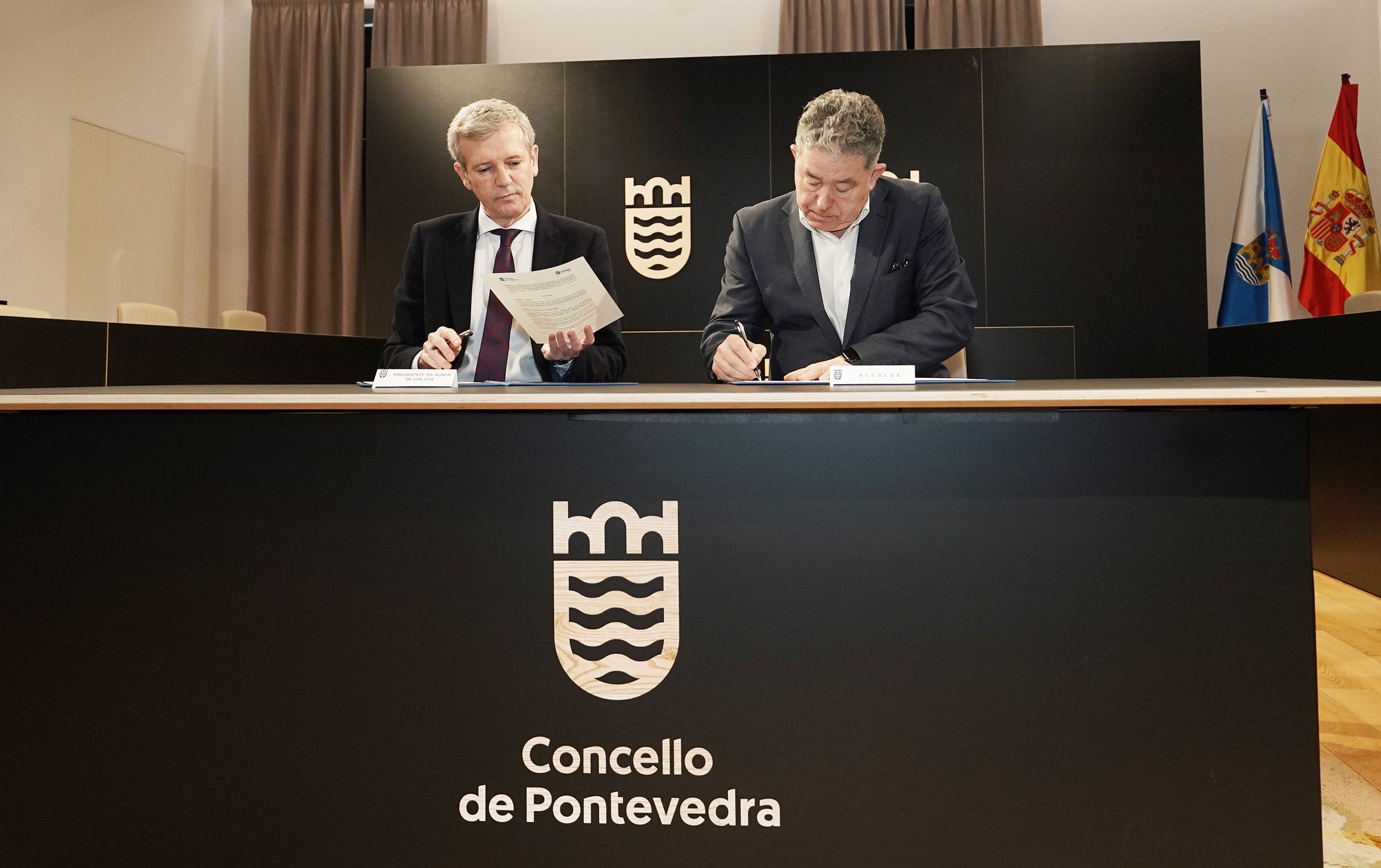 Miguel Anxo Fernández Lores y Alfonso Rueda, en la casa consistorial de Pontevedra Miguel Anxo Fernández Lores y Alfonso Rueda, en la casa consistorial de Pontevedra