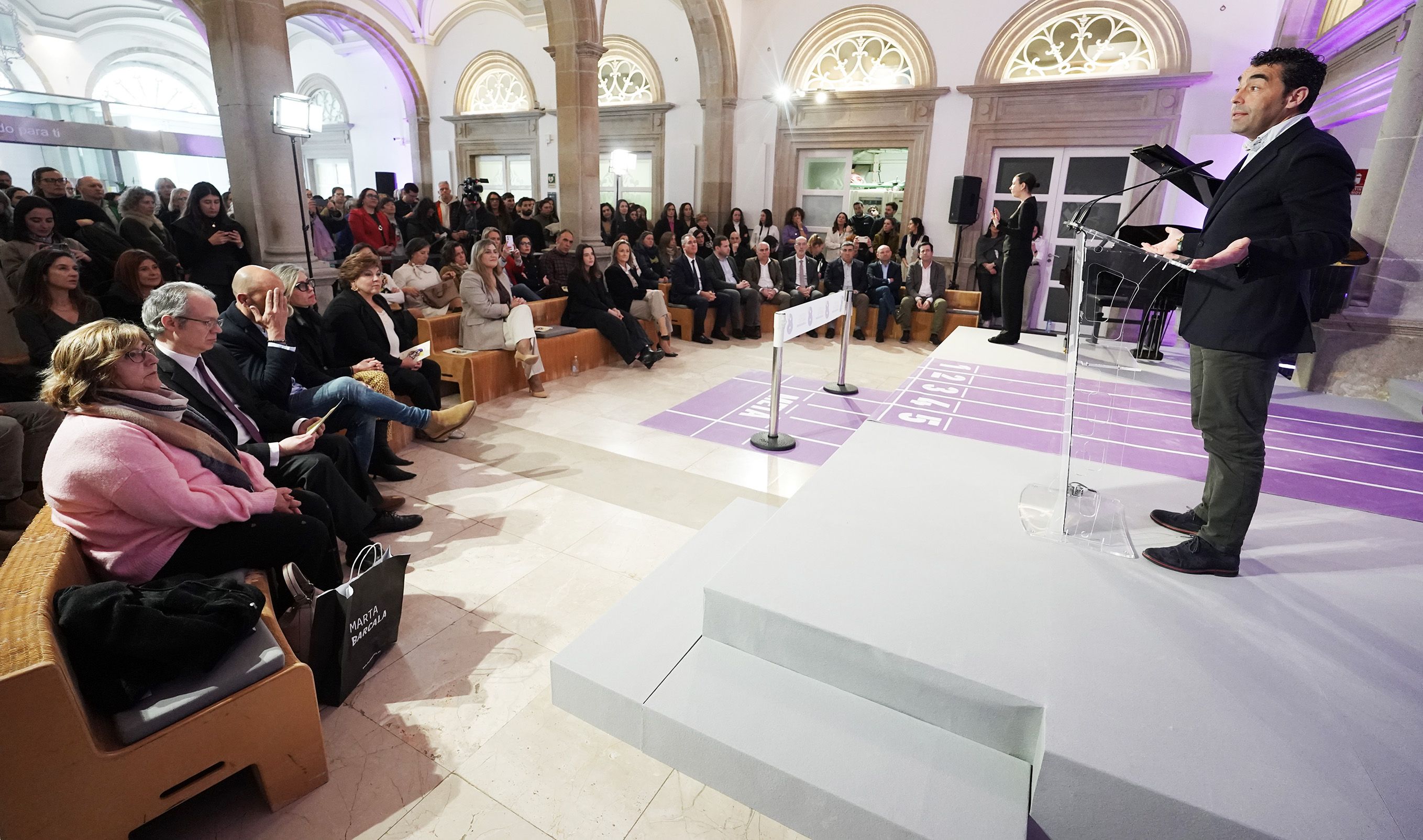 Acto por el 8M en la Deputación de Pontevedra