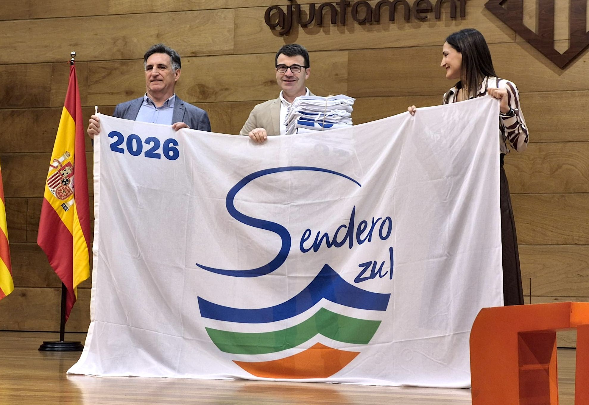 Sanxenxo recibe las banderas de sus nueve Senderos Azules