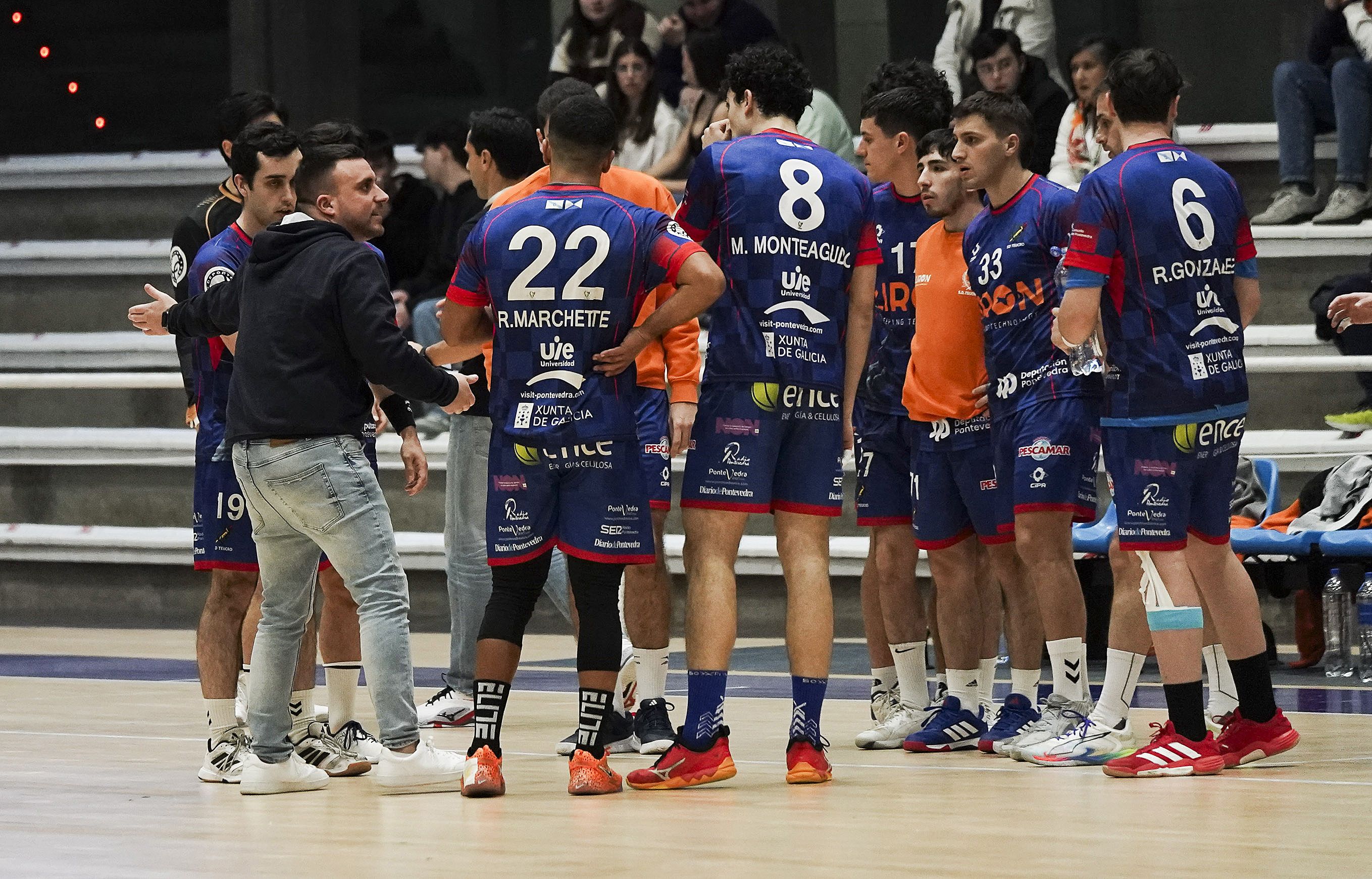Partido de Primera Nacional entre Sociedad Deportiva Teucro y Bueu Atlético Balonmano