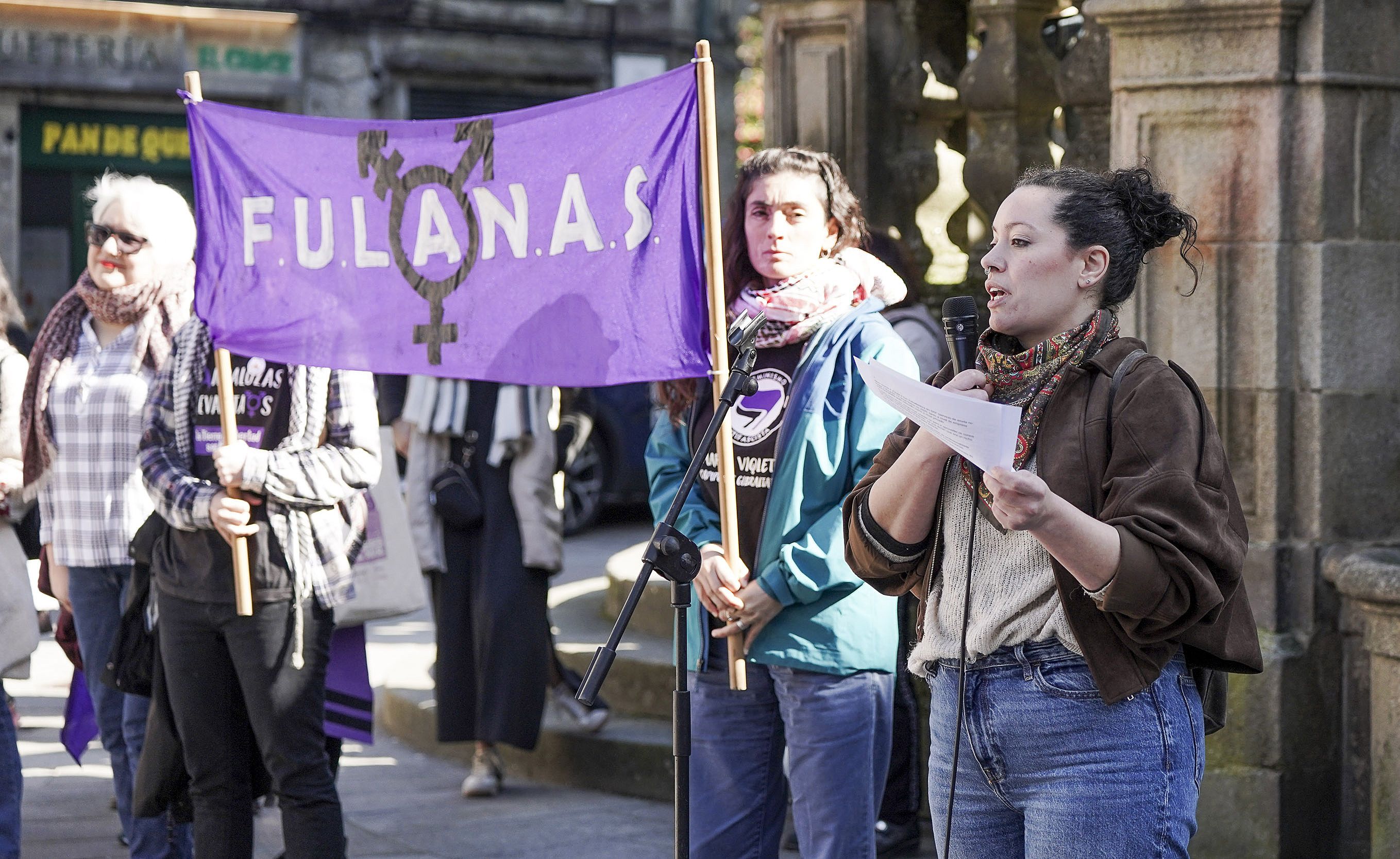 Manifestación en Pontevedra convocada por la Asemblea de Mujeres 8M y el colectivo 'Fulanas'