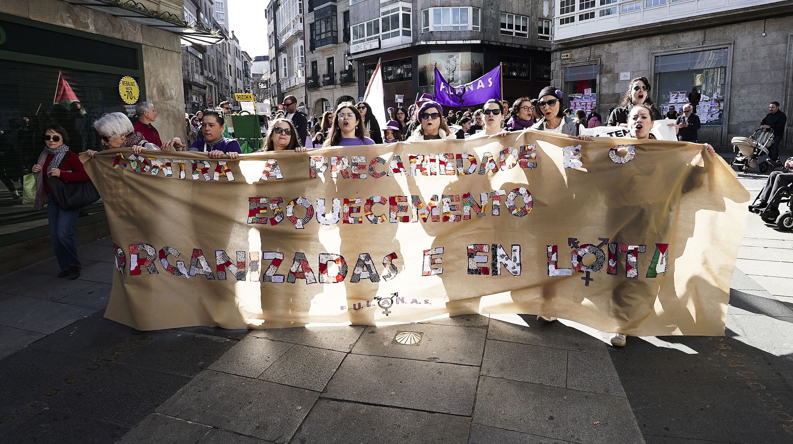 Manifestación en Pontevedra convocada por la Asemblea de Mujeres 8M y el colectivo 'Fulanas'