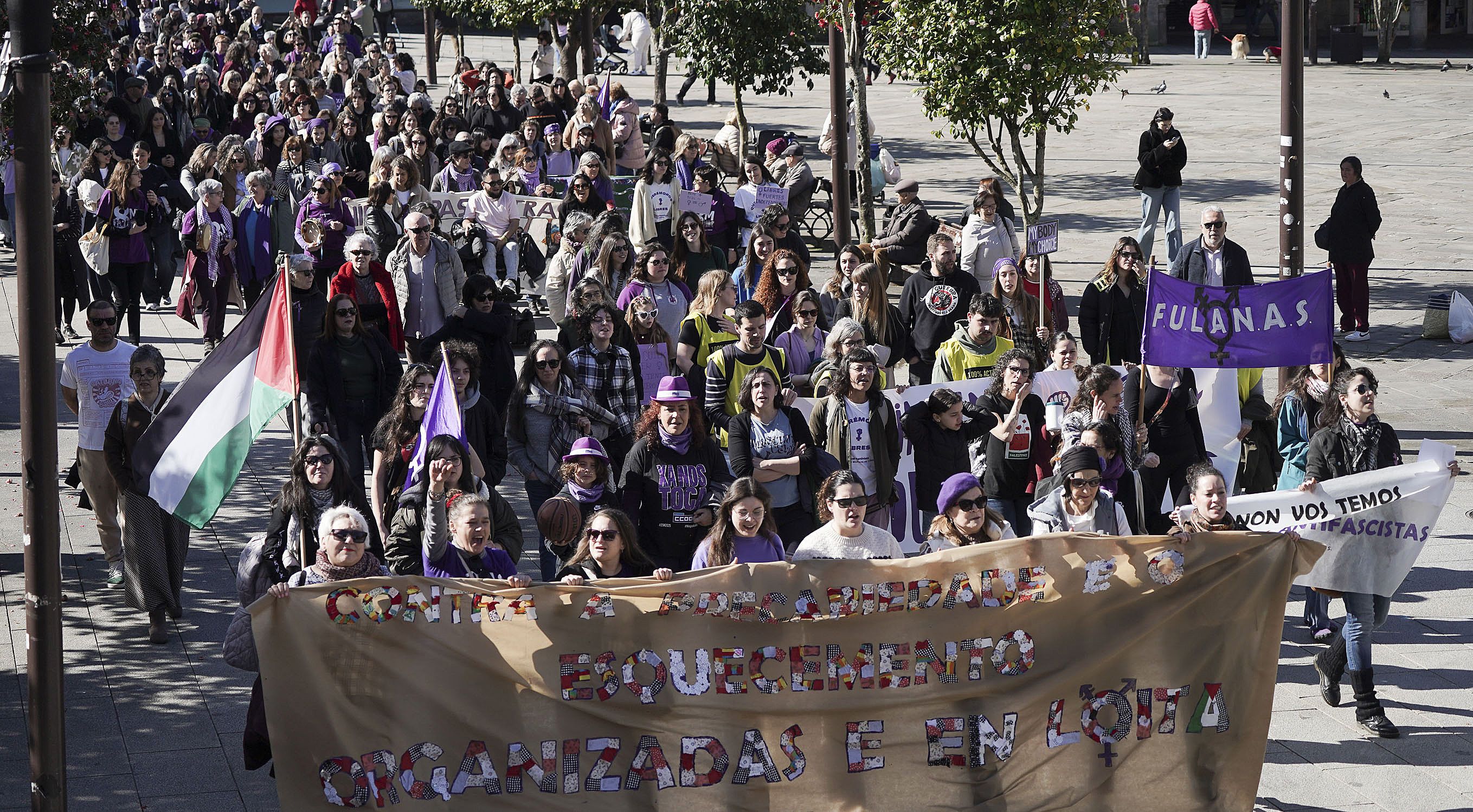 Manifestación en Pontevedra convocada por la Asemblea de Mujeres 8M y el colectivo 'Fulanas' Manifestación en Pontevedra convocada por la Asemblea de Mujeres 8M y el colectivo 'Fulanas'