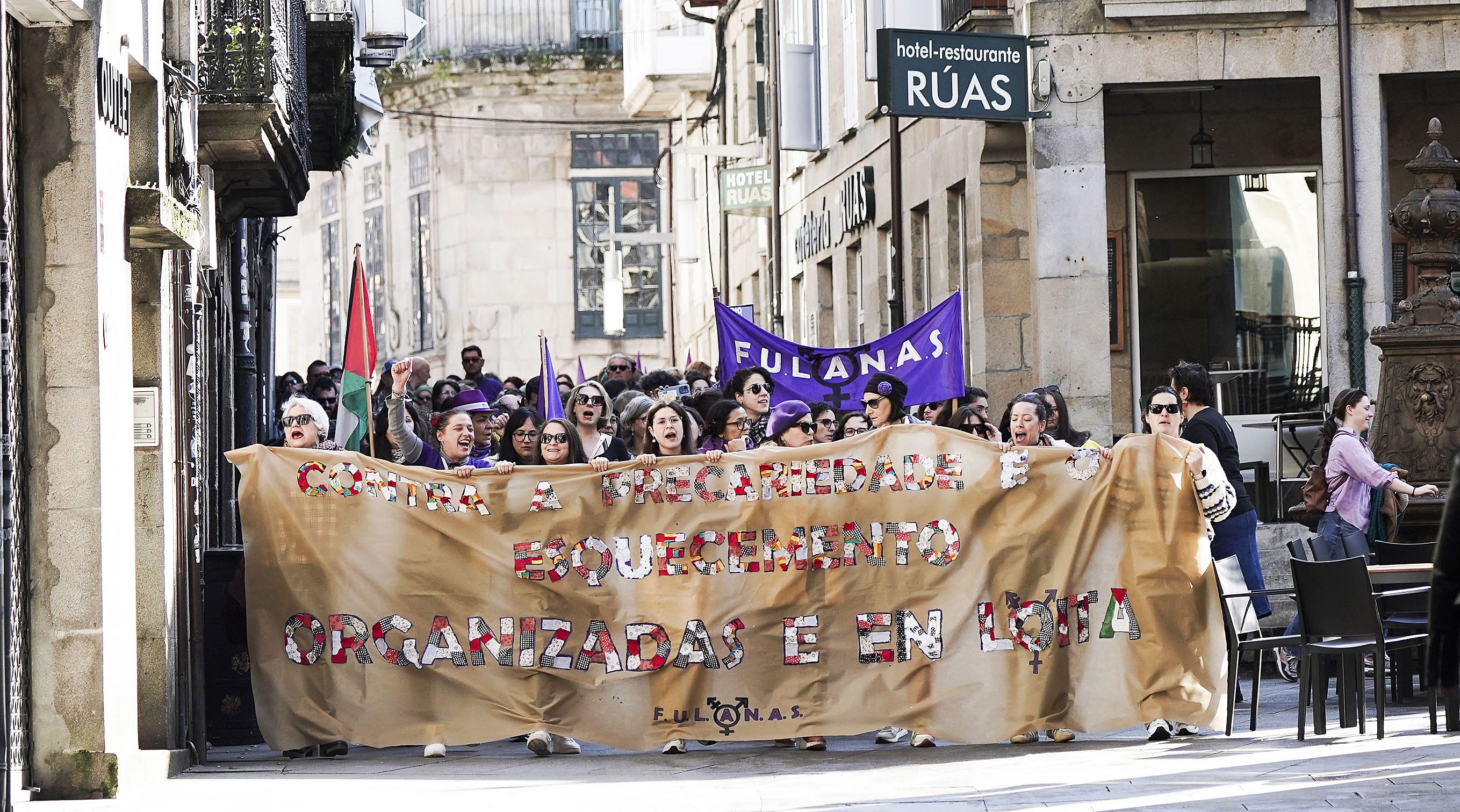 Manifestación en Pontevedra convocada por la Asemblea de Mujeres 8M y el colectivo 'Fulanas'