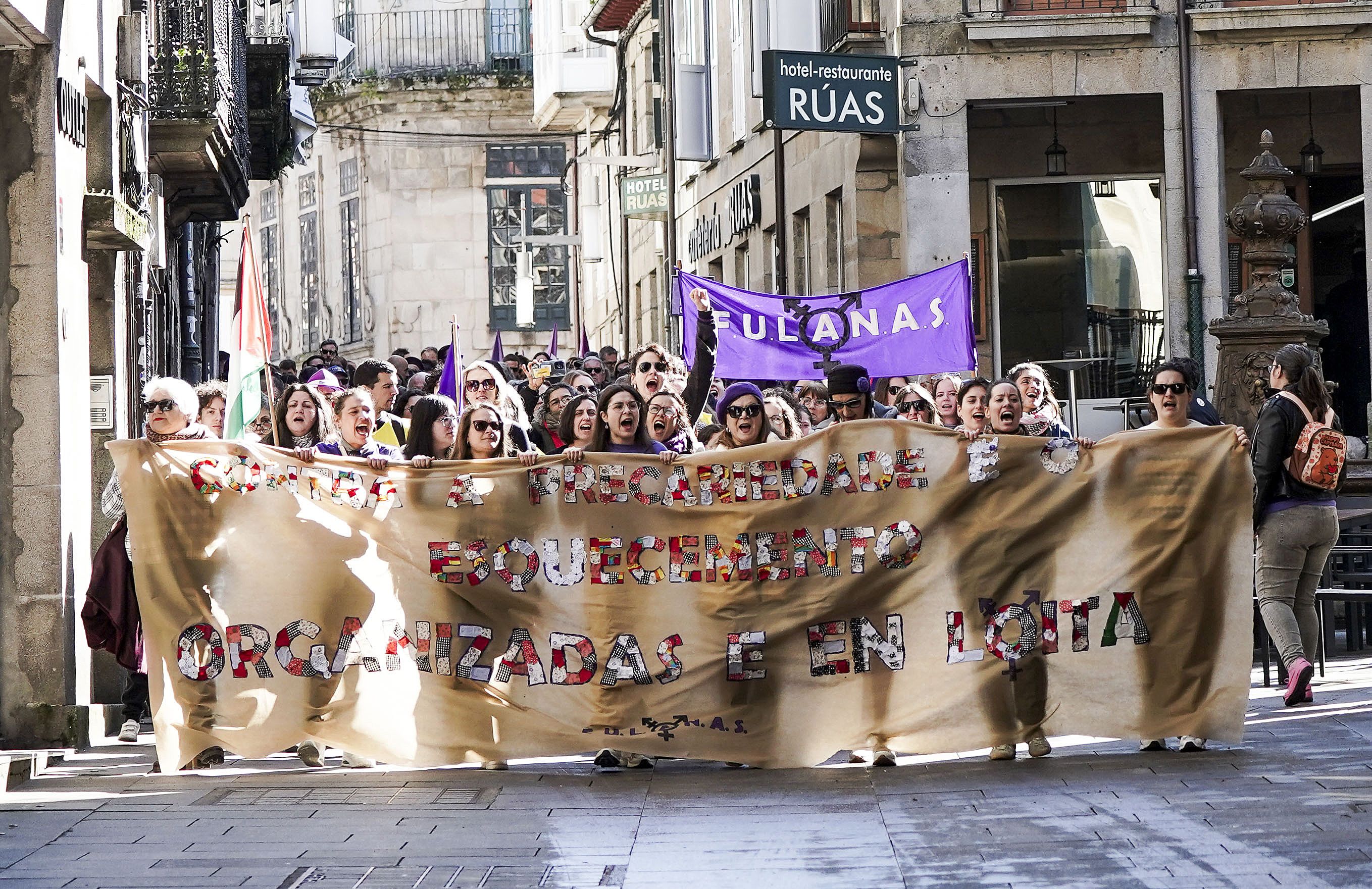 Manifestación en Pontevedra convocada por la Asemblea de Mujeres 8M y el colectivo 'Fulanas'