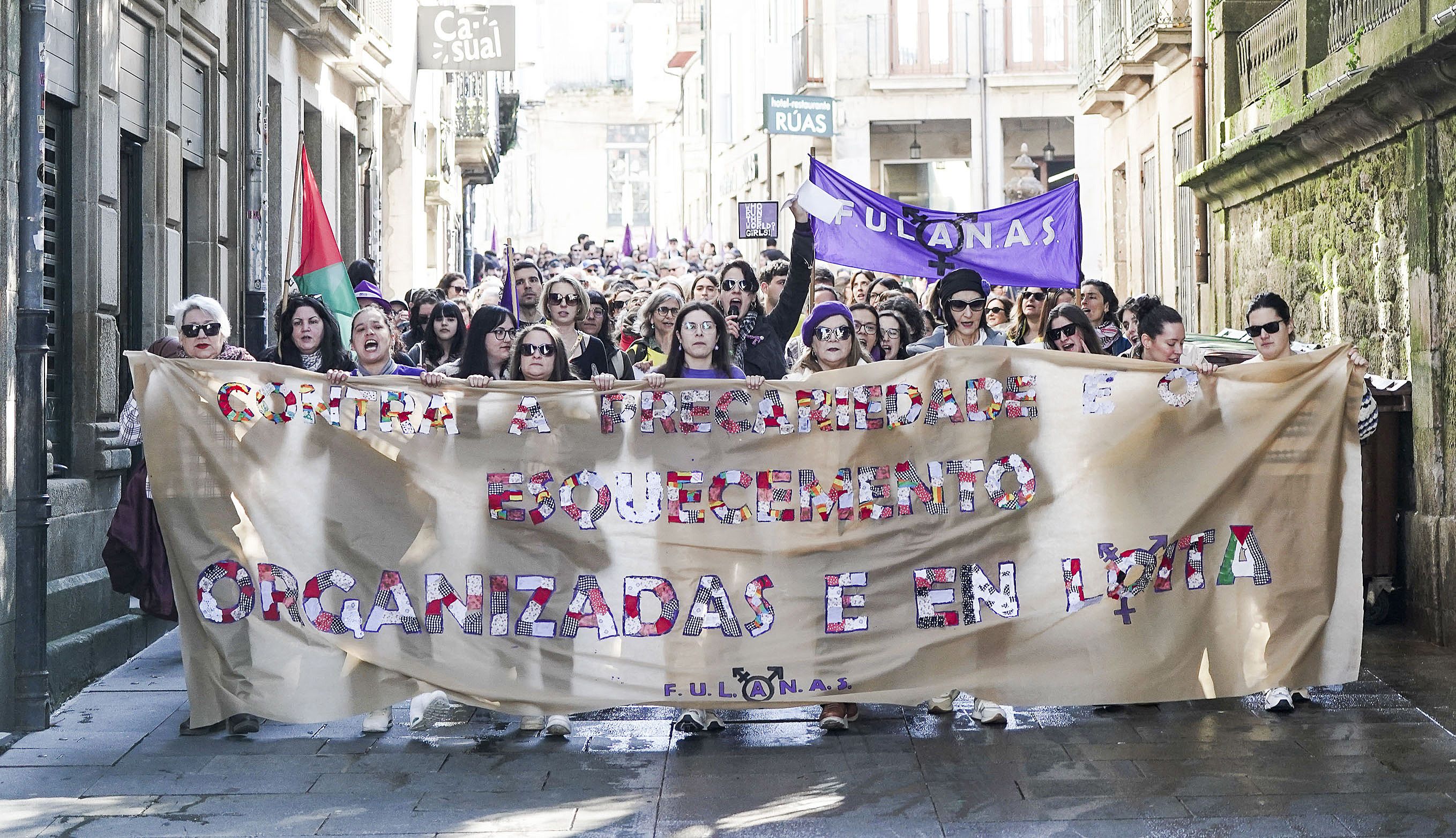 Manifestación en Pontevedra convocada por la Asemblea de Mujeres 8M y el colectivo 'Fulanas'