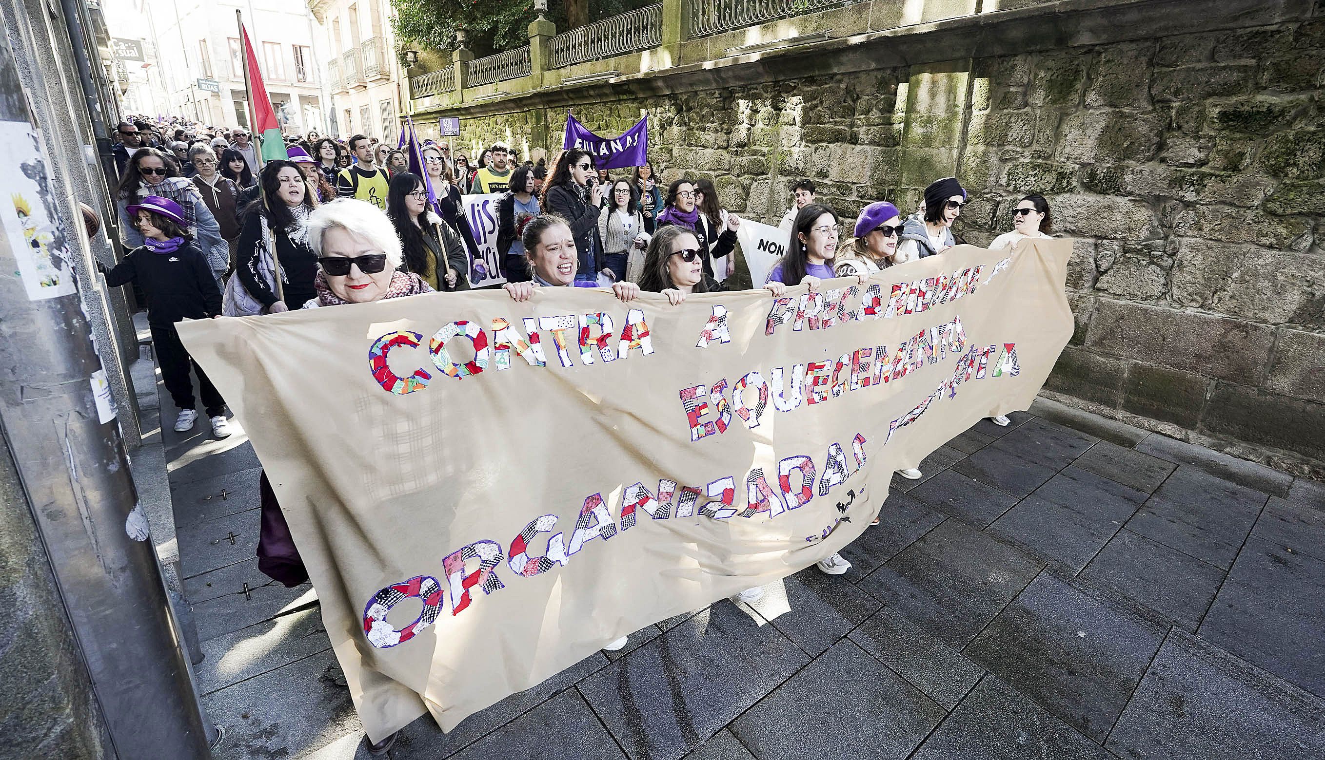 Manifestación en Pontevedra convocada por la Asemblea de Mujeres 8M y el colectivo 'Fulanas'