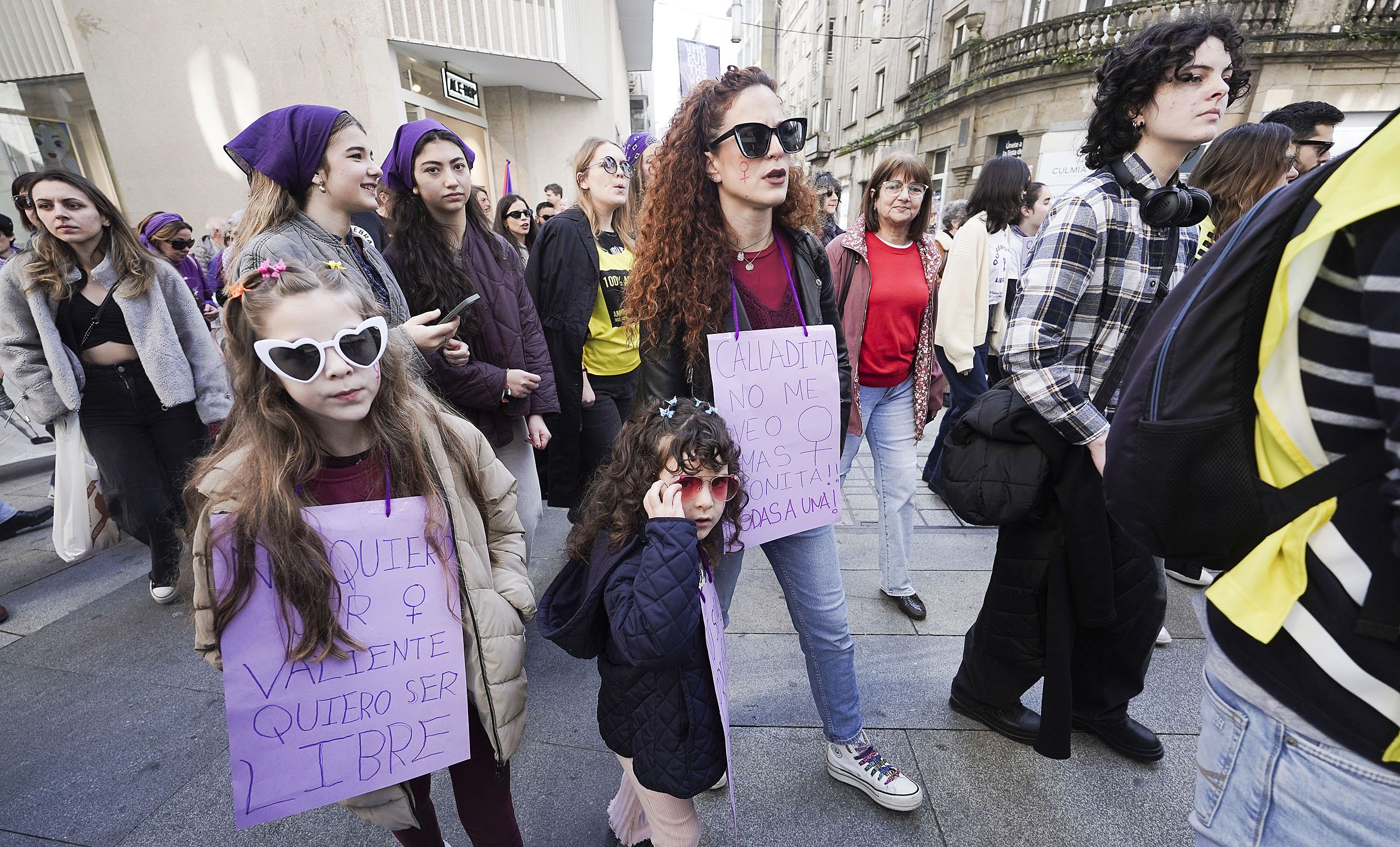 Manifestación en Pontevedra convocada por la Asemblea de Mujeres 8M y el colectivo 'Fulanas'