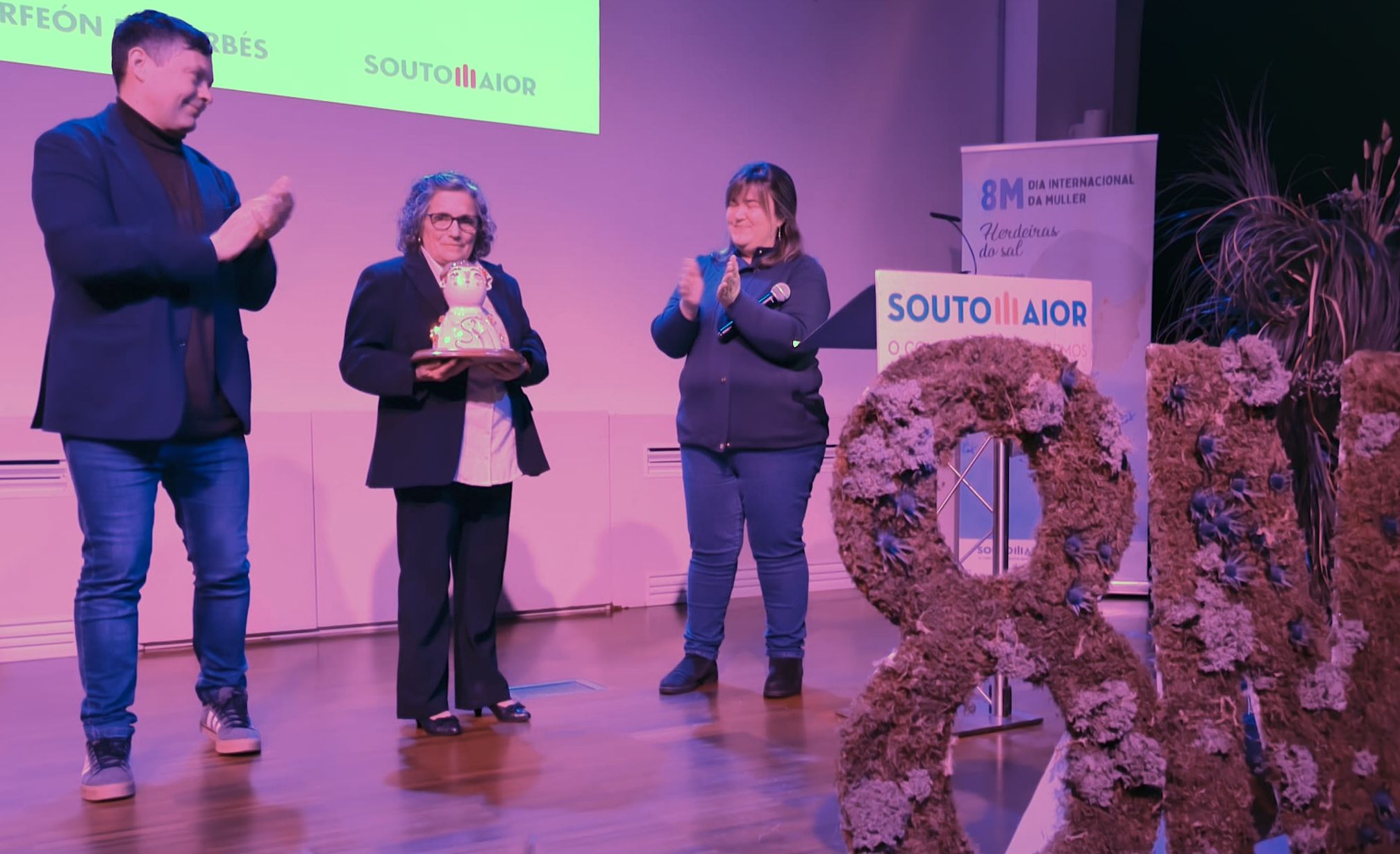 Entrega del premio 'María a das Mil Flores' a Estrella Cortegoso Entrega del premio 'María a das Mil Flores' a Estrella Cortegoso